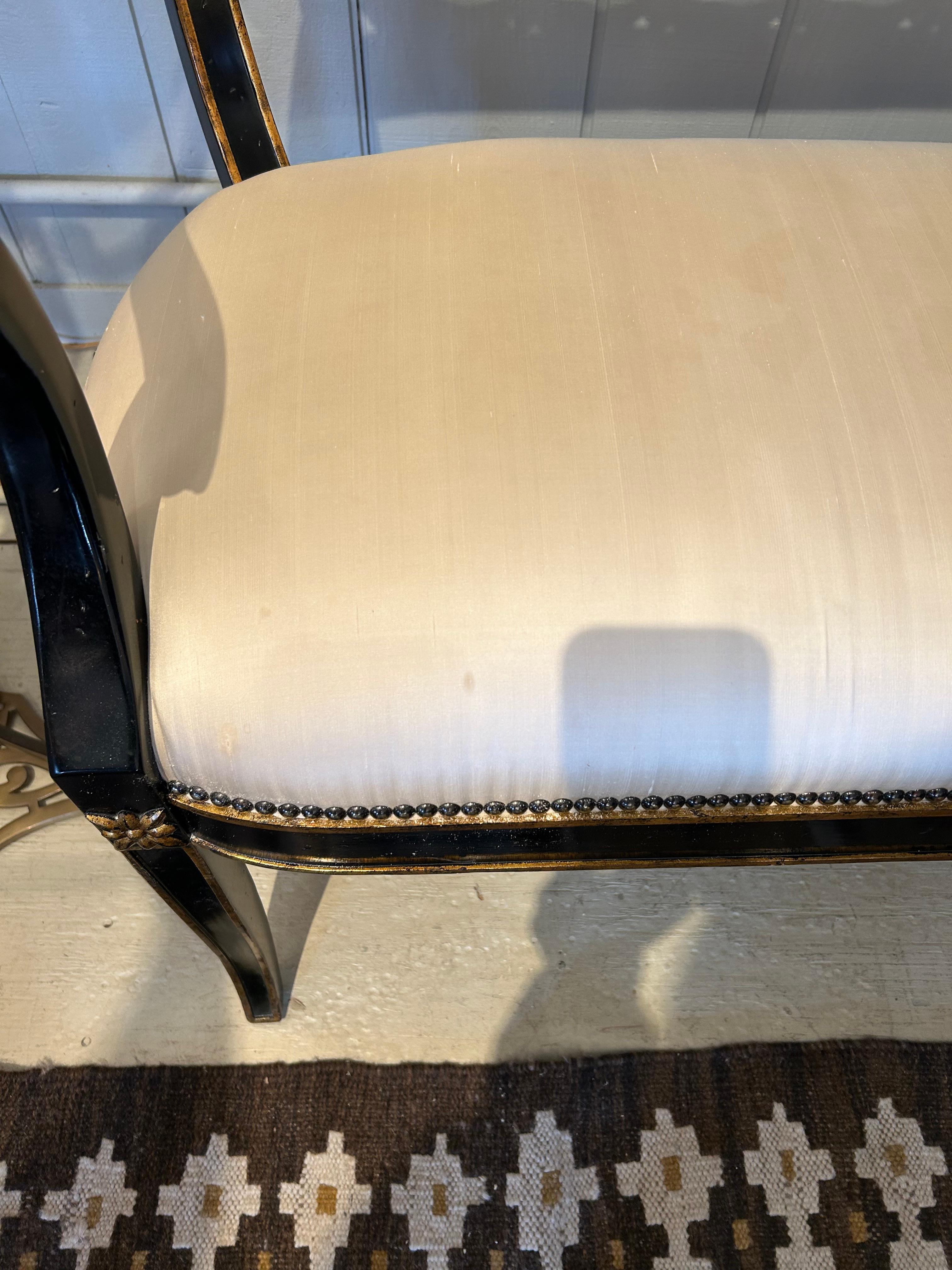 Causeuse Hollywood Regency noire et dorée avec motif en forme de cercle en vente 4