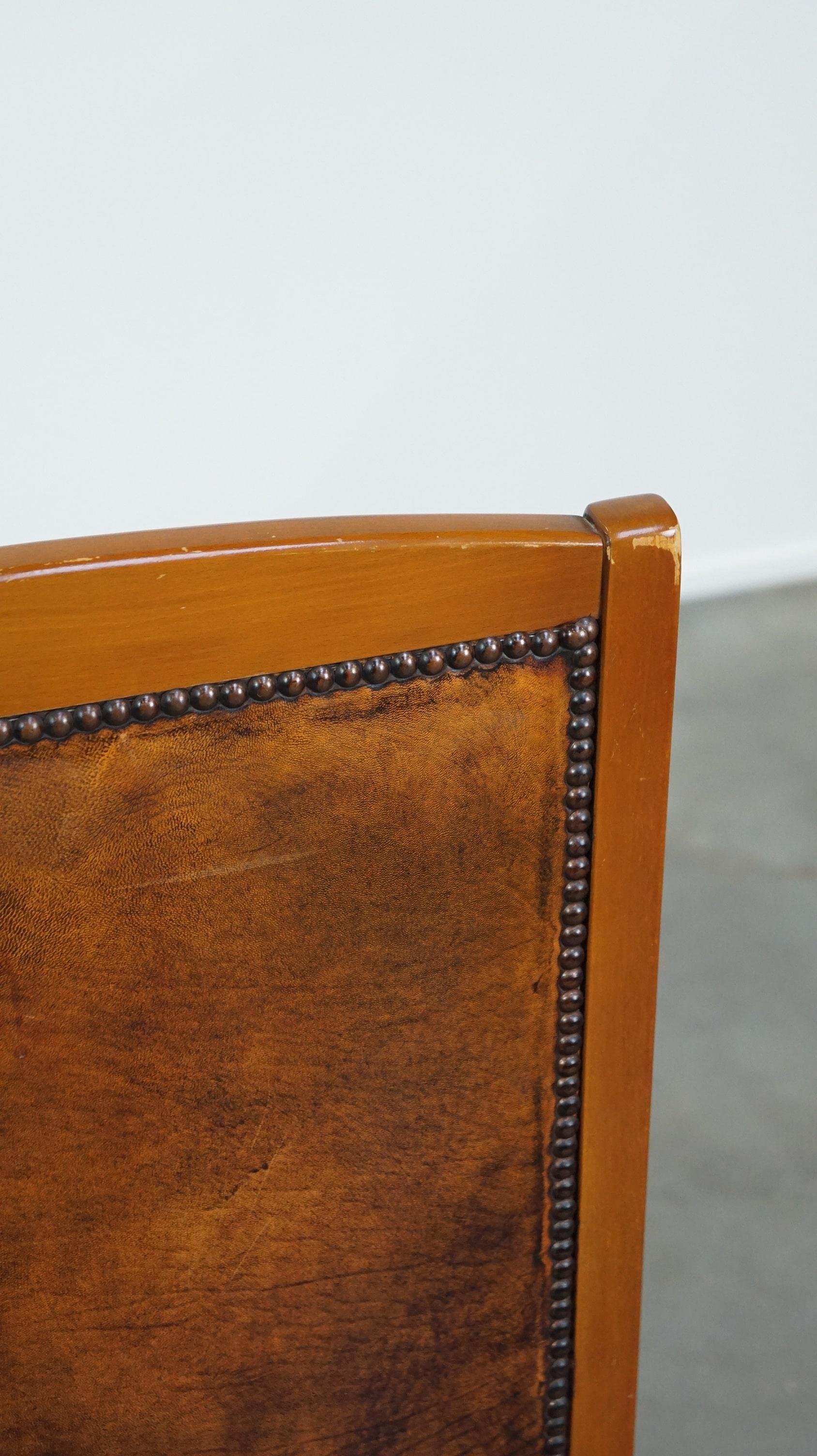 Fauteuil Art déco en cuir de mouton luxueux et majestueux, combiné avec du bois. en vente 4