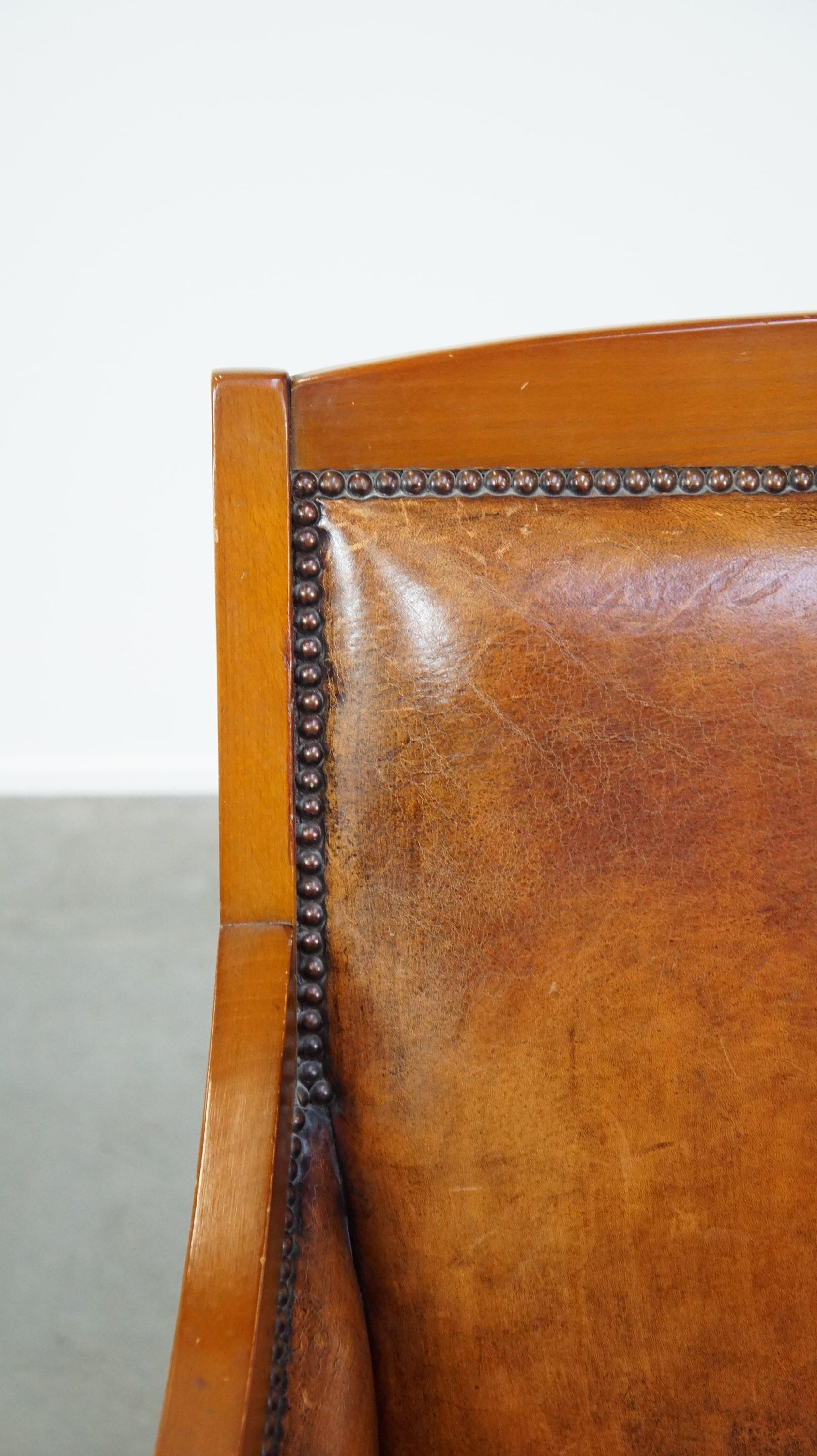Fauteuil Art déco en cuir de mouton luxueux et majestueux, combiné avec du bois. en vente 7