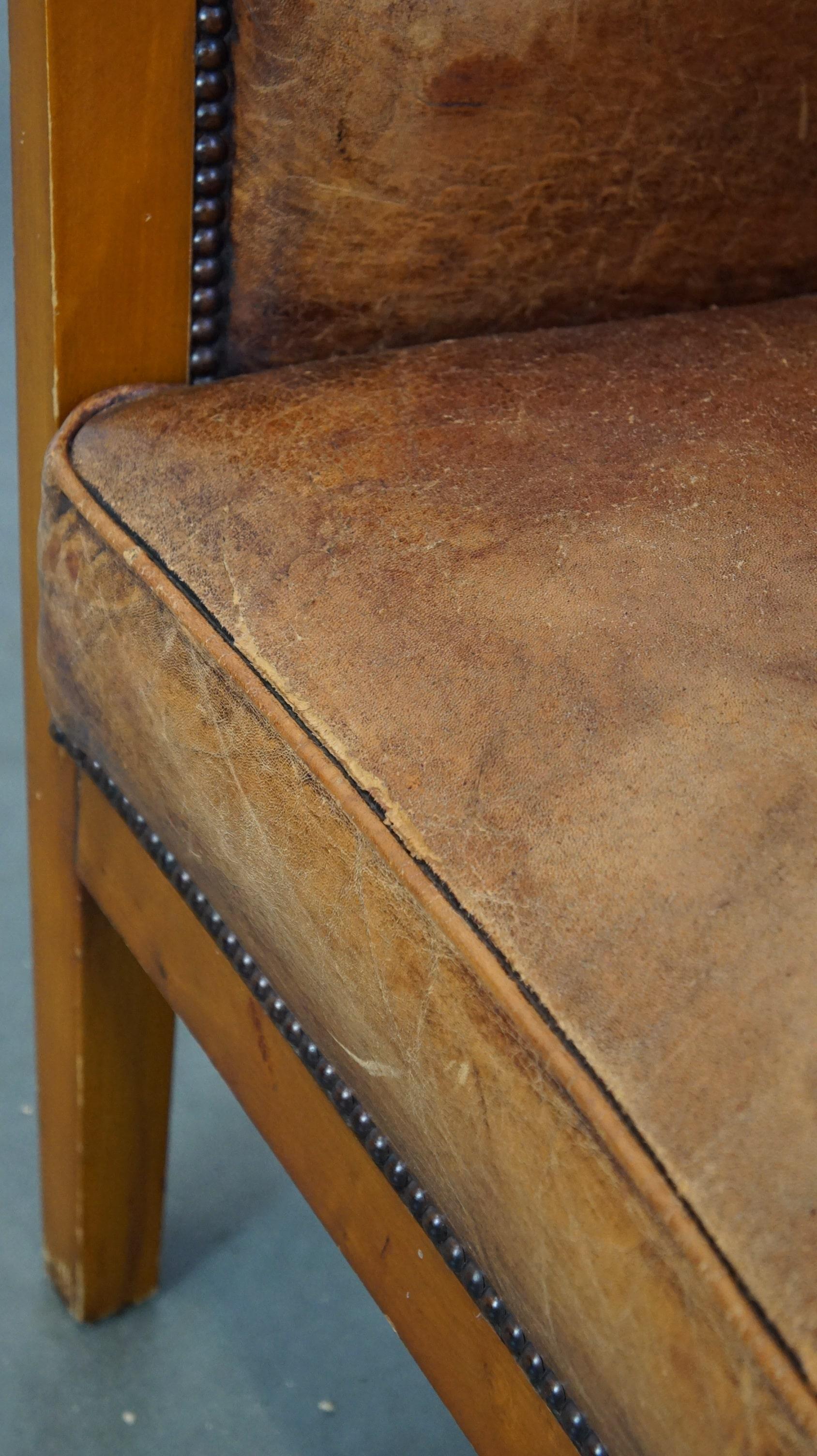 Fauteuil Art déco en cuir de mouton luxueux et majestueux, combiné avec du bois. en vente 2