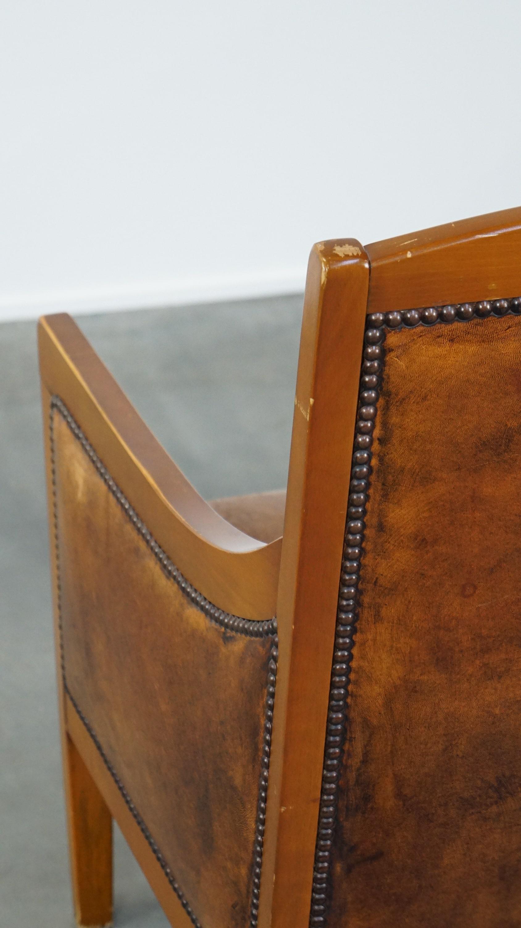 Fauteuil Art déco en cuir de mouton luxueux et majestueux, combiné avec du bois. en vente 3