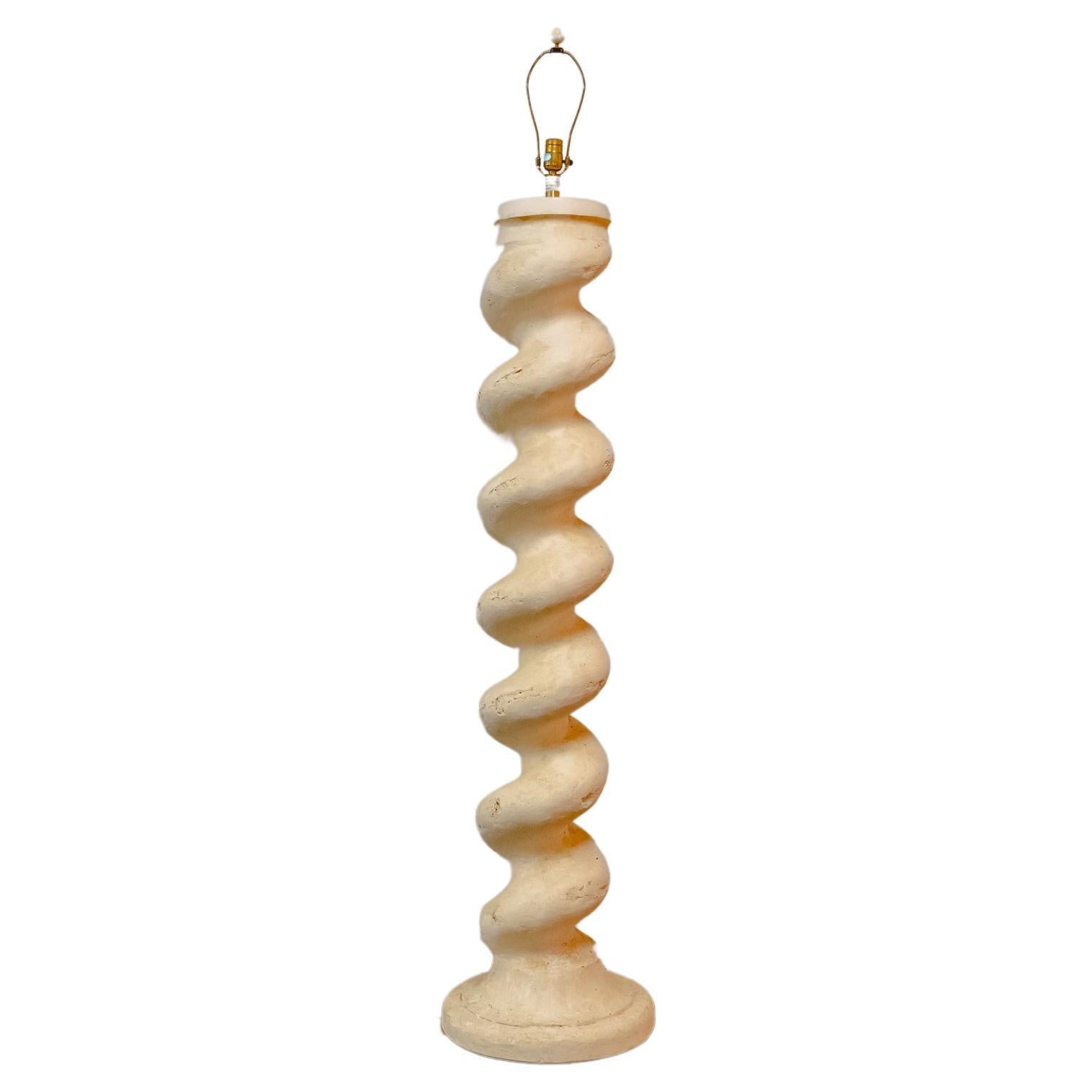 Lampadaire vintage majestueux et sculptural Michael Taylor en plâtre massif de forme spirale en vente