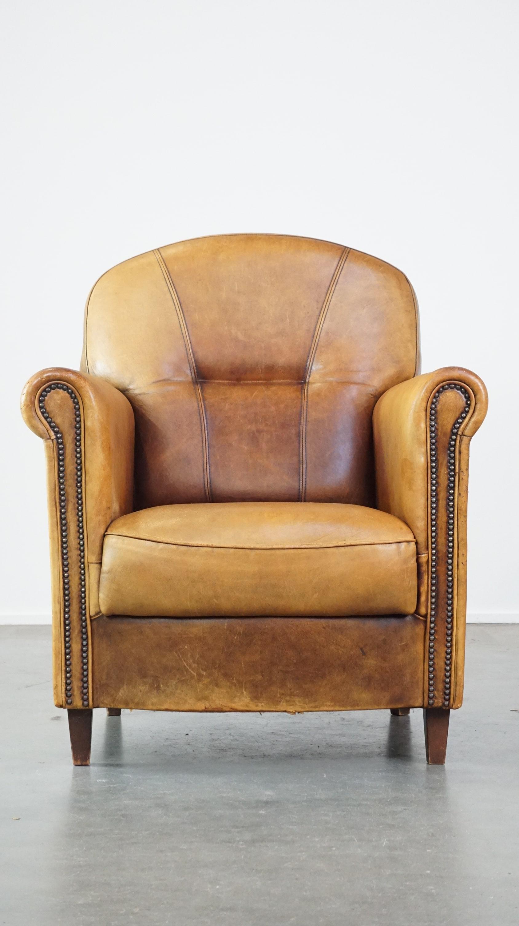 Olandese Poltrona in pelle di pecora, maestosa, elegantemente rifinita e confortevole in vendita