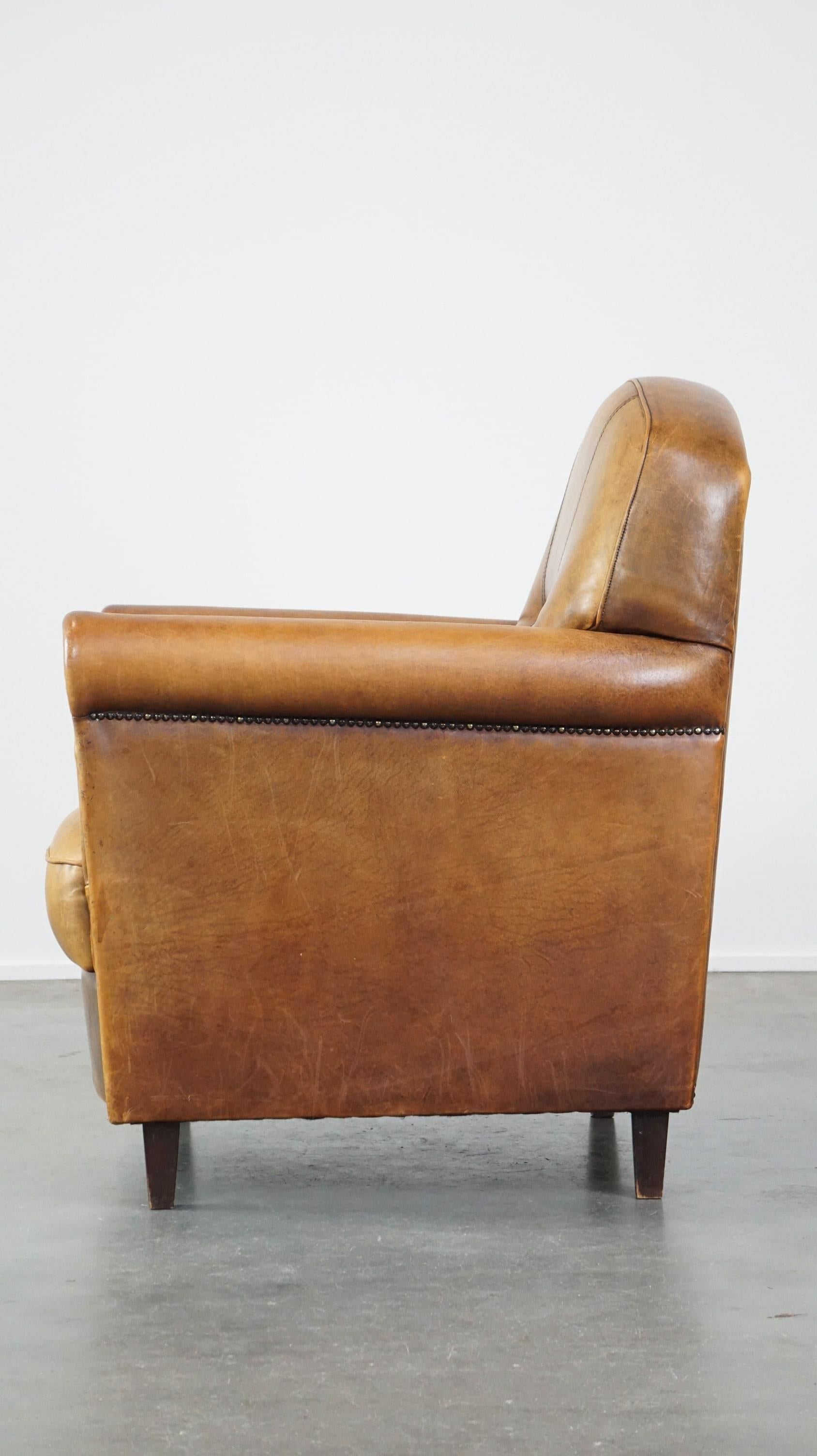 XXI secolo e contemporaneo Poltrona in pelle di pecora, maestosa, elegantemente rifinita e confortevole in vendita