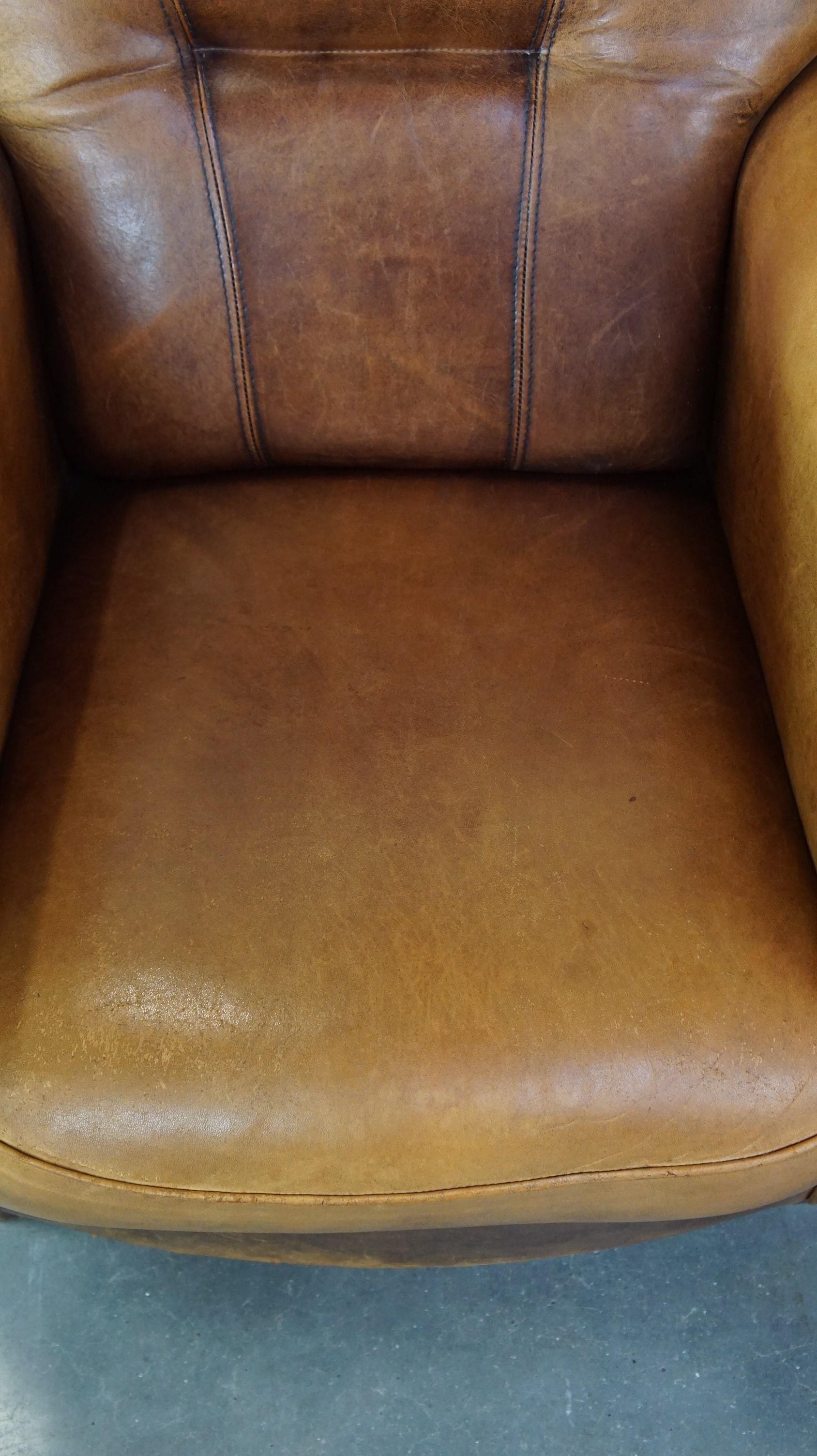 Pelle Poltrona in pelle di pecora, maestosa, elegantemente rifinita e confortevole in vendita