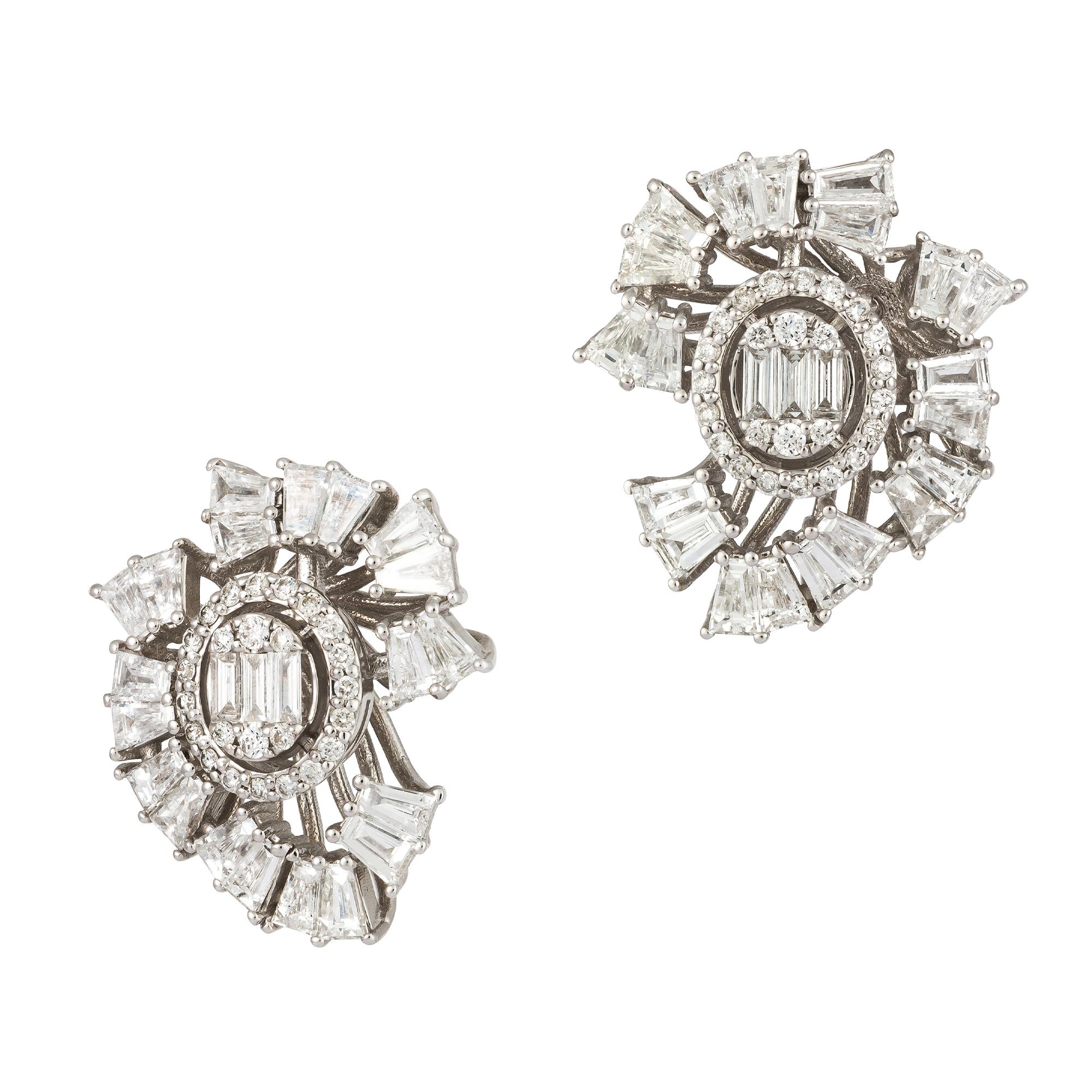 Stately Studs White Gold 18K Earrings  Diamond For Her In New Condition For Sale In Montreux, CH