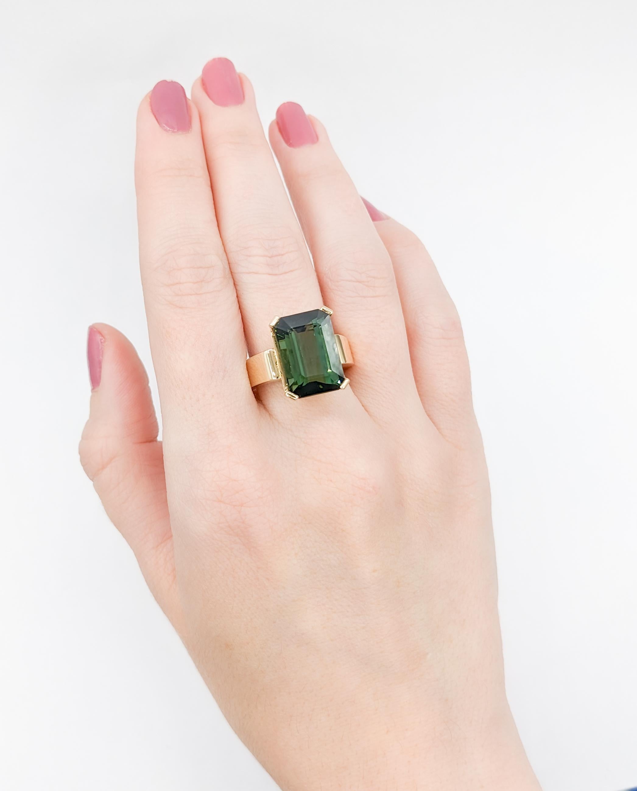 Statement 13.50ct Green Tourmaline Cocktail Ring For Sale 3
