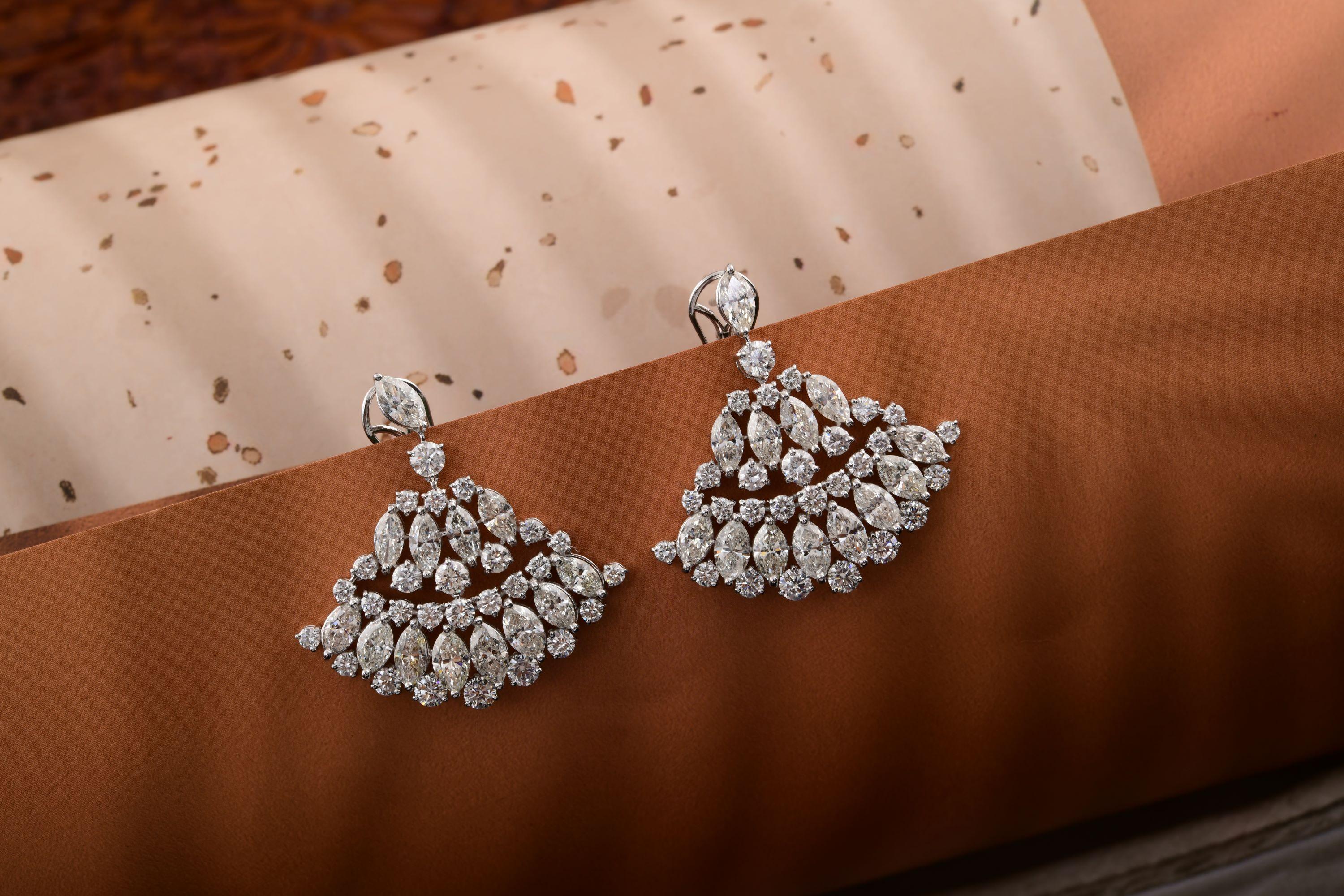 Donna Orecchini a goccia con diamante naturale da 16,28 carati in oro fino 18 carati in vendita