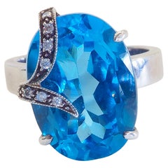 Statement 17.09ct Oval Blue Topaz
White Quartz Fine Sterling Silver Ring