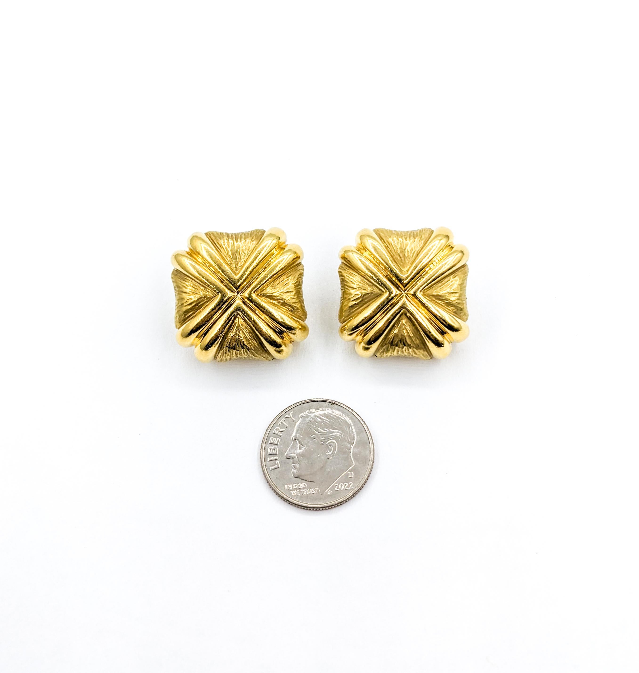 Robust 18k Square X Clip On Earrings

Unveil timeless elegance with our clip-on earrings, where classic design meets contemporary finesse. Intricately crafted in 18k yellow gold, these earrings showcase a striking 
