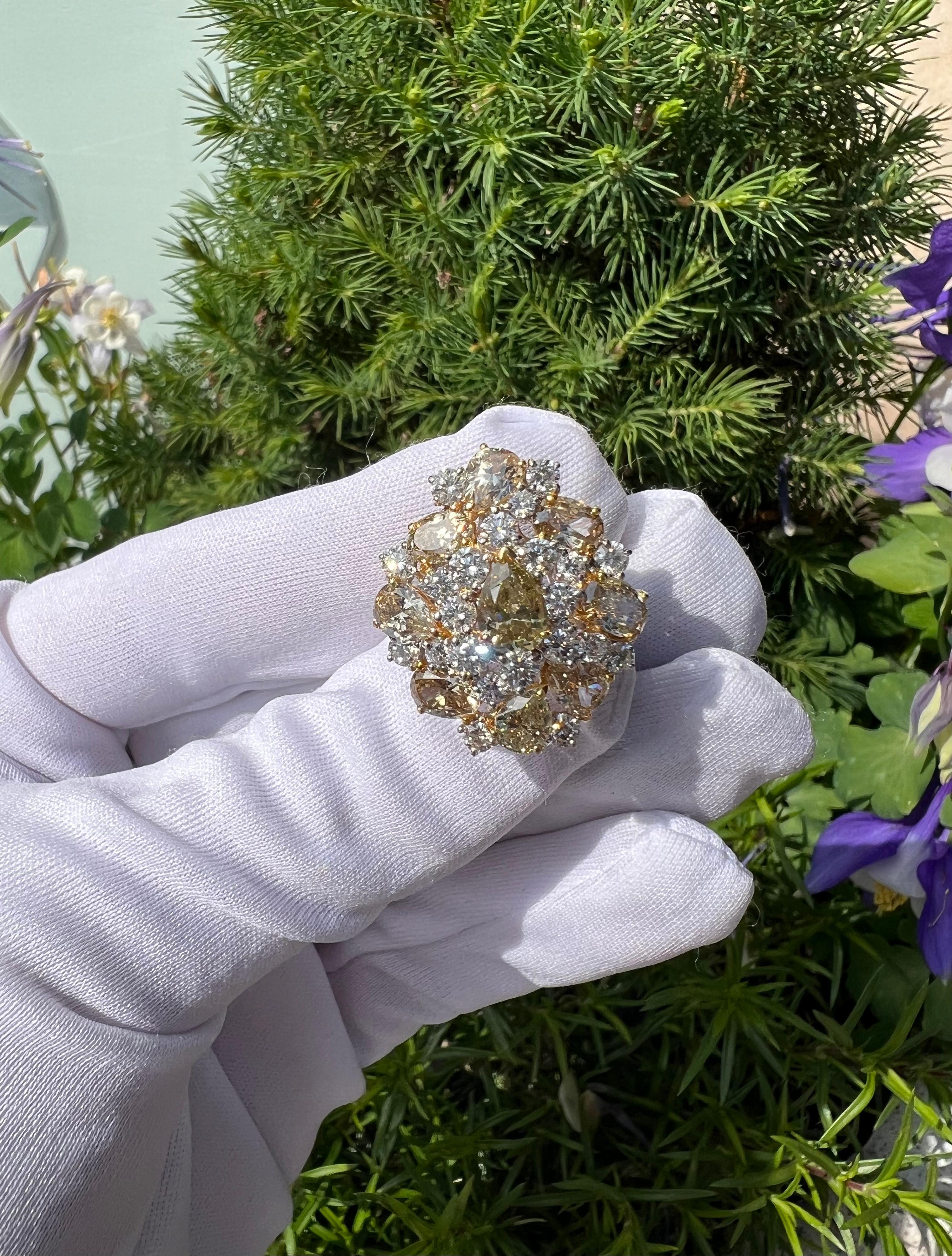 Statement-Cocktailring aus 18 Karat Weißgold mit 8,90 Karat gefärbten Diamanten im Zustand „Neu“ im Angebot in Great Neck, NY