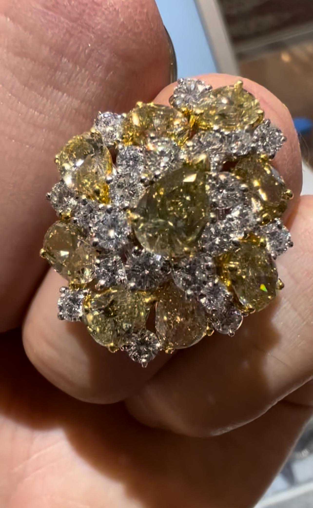 Statement-Cocktailring aus 18 Karat Weißgold mit 8,90 Karat gefärbten Diamanten Damen im Angebot