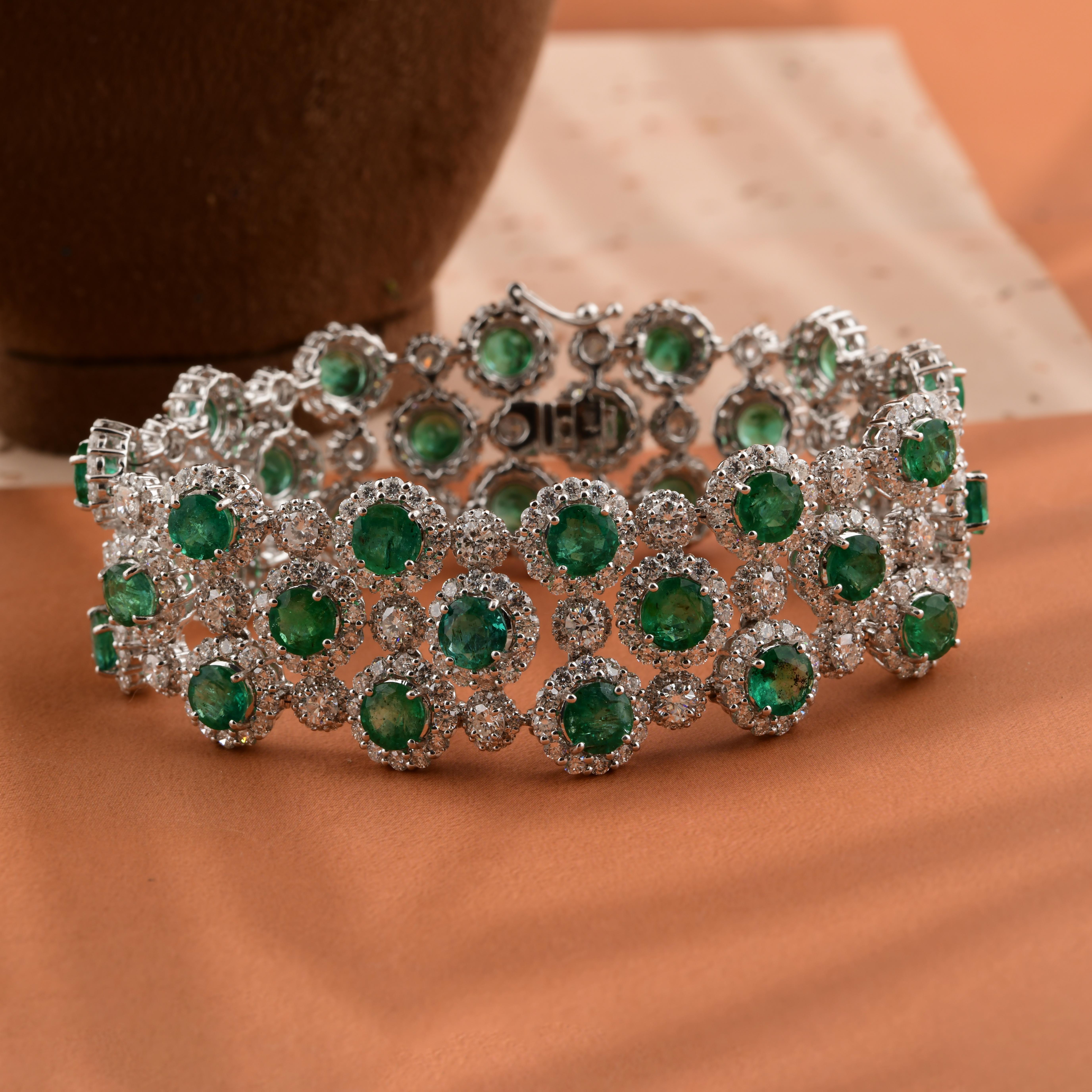 Declaración 19.55Ct Esmeralda 16.65Ct Diamante Halo Pulsera Ancha 14Kt Oro Blanco Corte redondo en venta