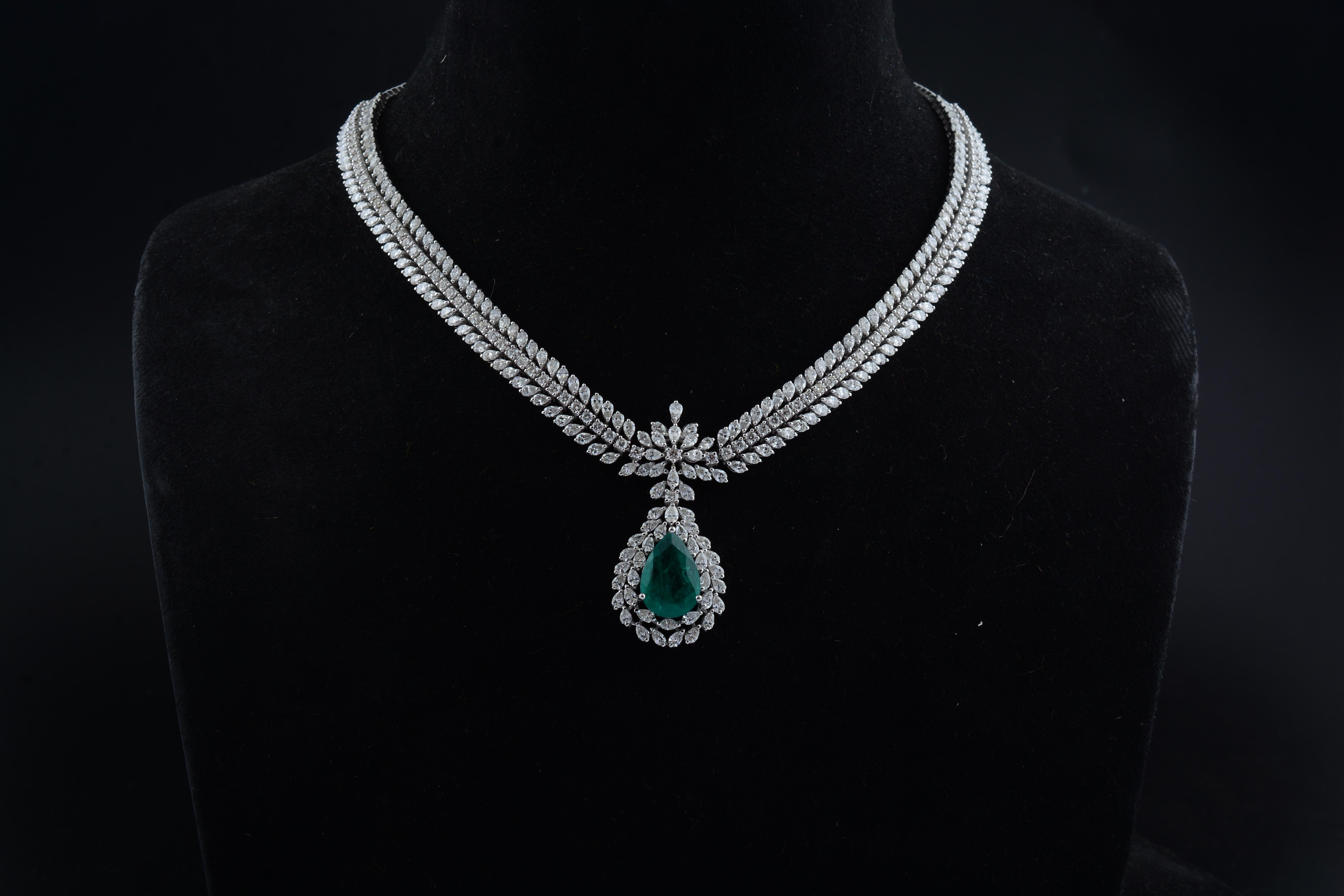 Donna Dichiarazione 21.14Tcw Zambian Emerald Diamond Drop Collana nuziale in oro bianco 18 in vendita