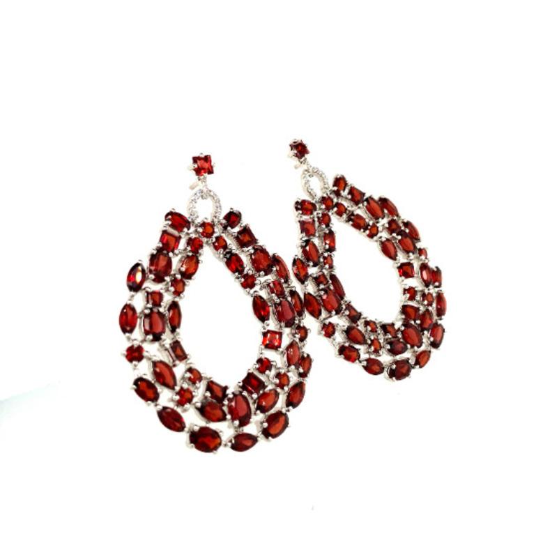 Statement 24.08 Carats Garnet Dangle Earrings for Women in 925 Silver In New Condition For Sale In Houston, TX