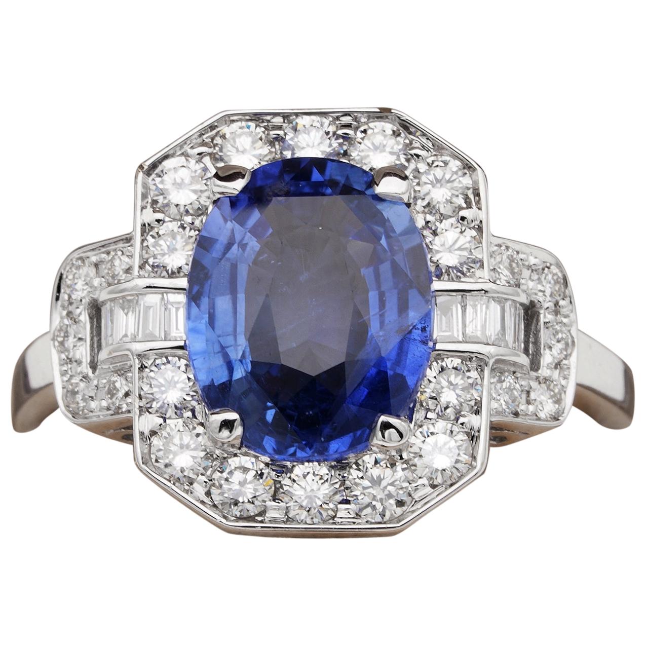 Statement 2.72 Ct Natural Ceylon Sapphire 1.10 Carat Diamond 18 Kt Vintage Ring