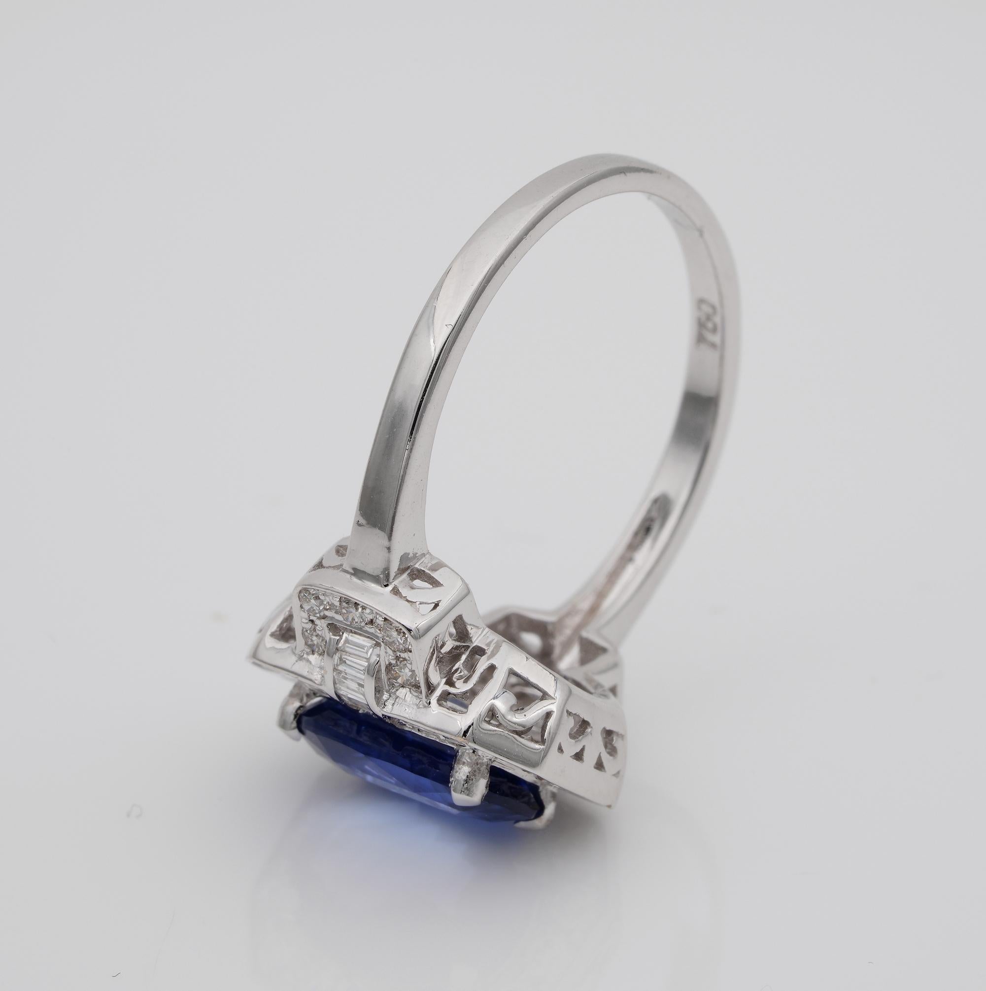 Oval Cut Statement 2.72 Ct Natural Ceylon Sapphire 1.10 Carat Diamond 18 Kt Vintage Ring