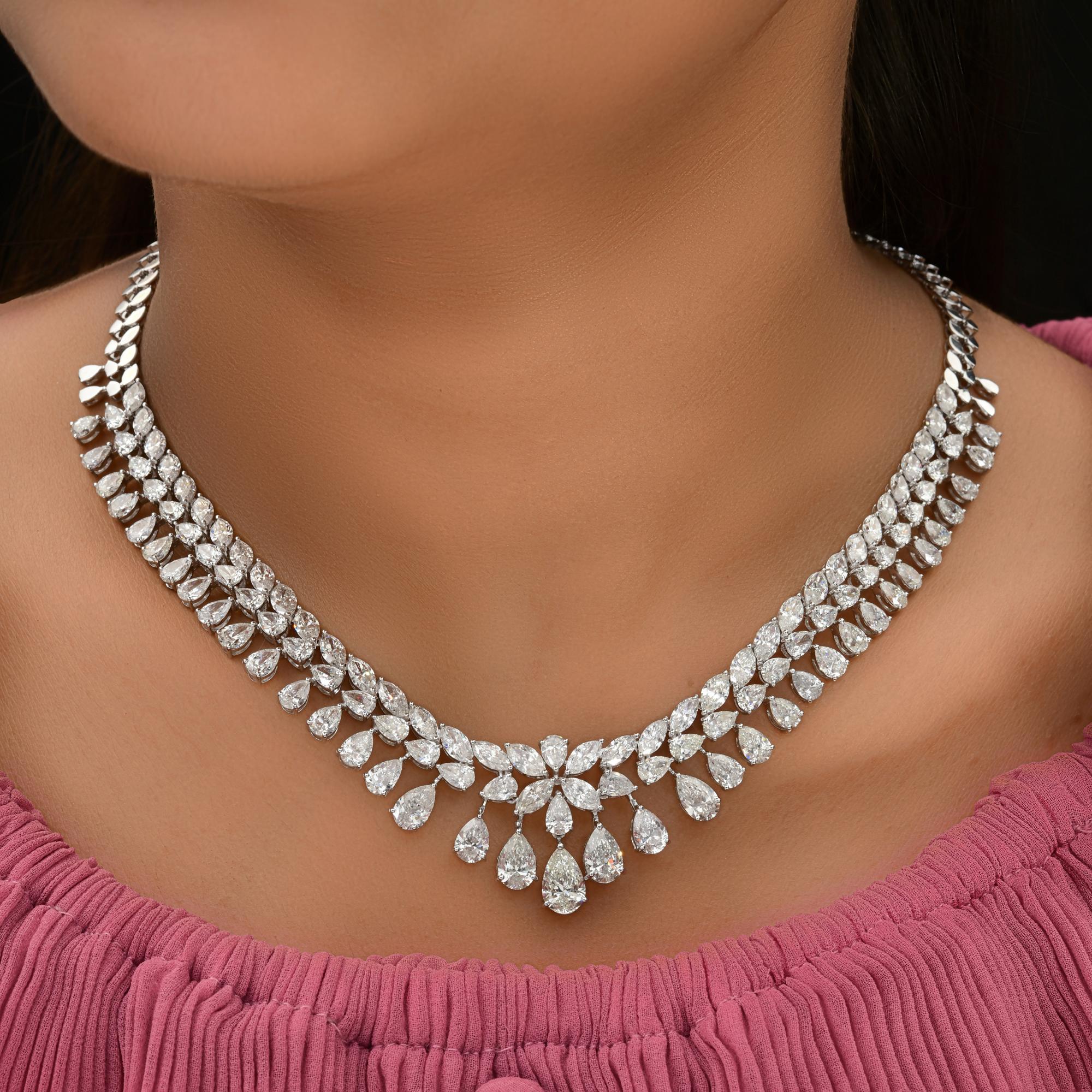 Declaración 37.05Ct Multi Cut Natural Diamond Graduating Necklace 14Kt White Gold. 
Este diseño presenta una combinación de diamantes en forma de pera y talla marquesa, engastados artísticamente para crear un motivo floral en cascada. La parte