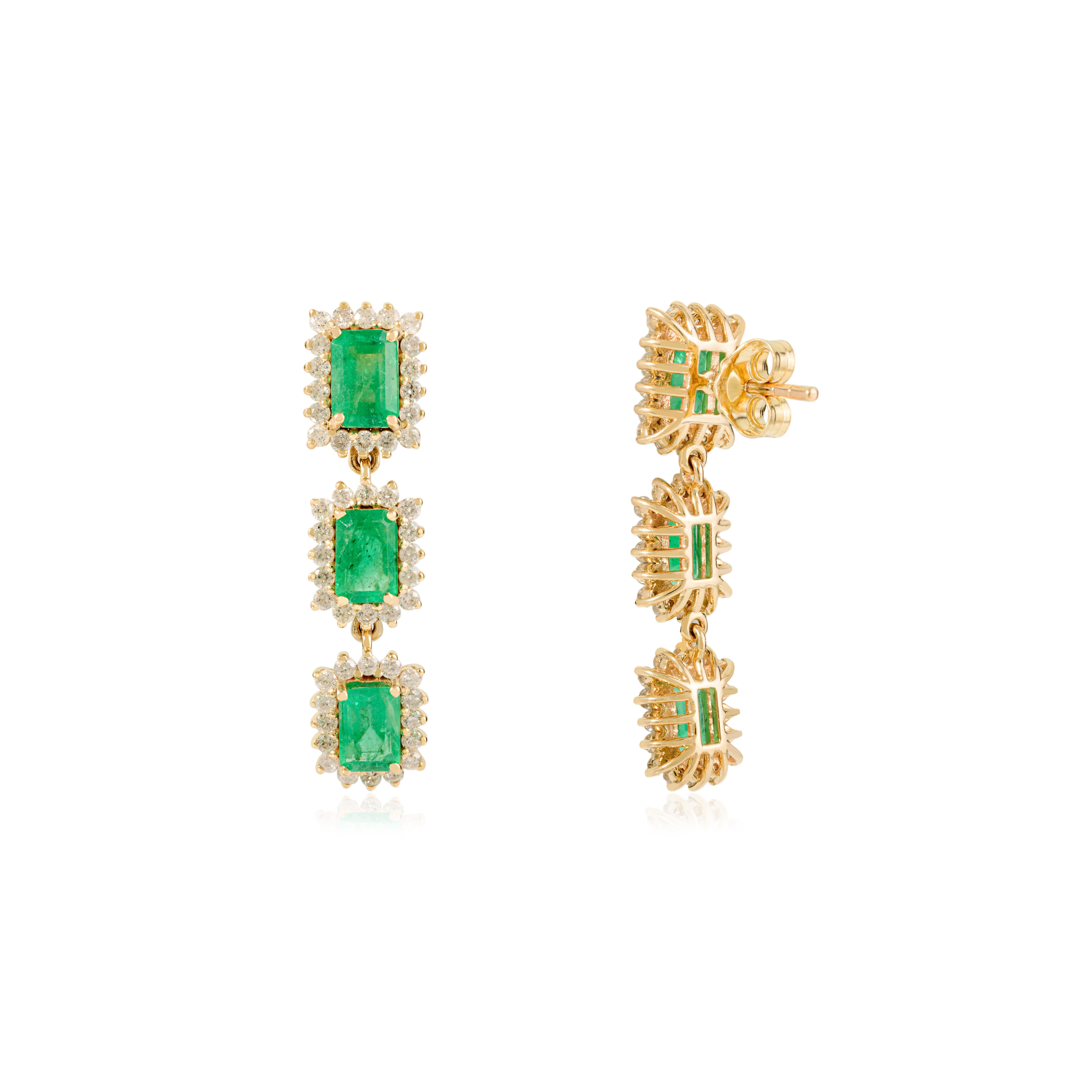 Statement 3.73Ct Emerald & 1.14Ct Diamonds Dangle Drop Earrings 14k Yellow Gold In New Condition For Sale In New York, NY