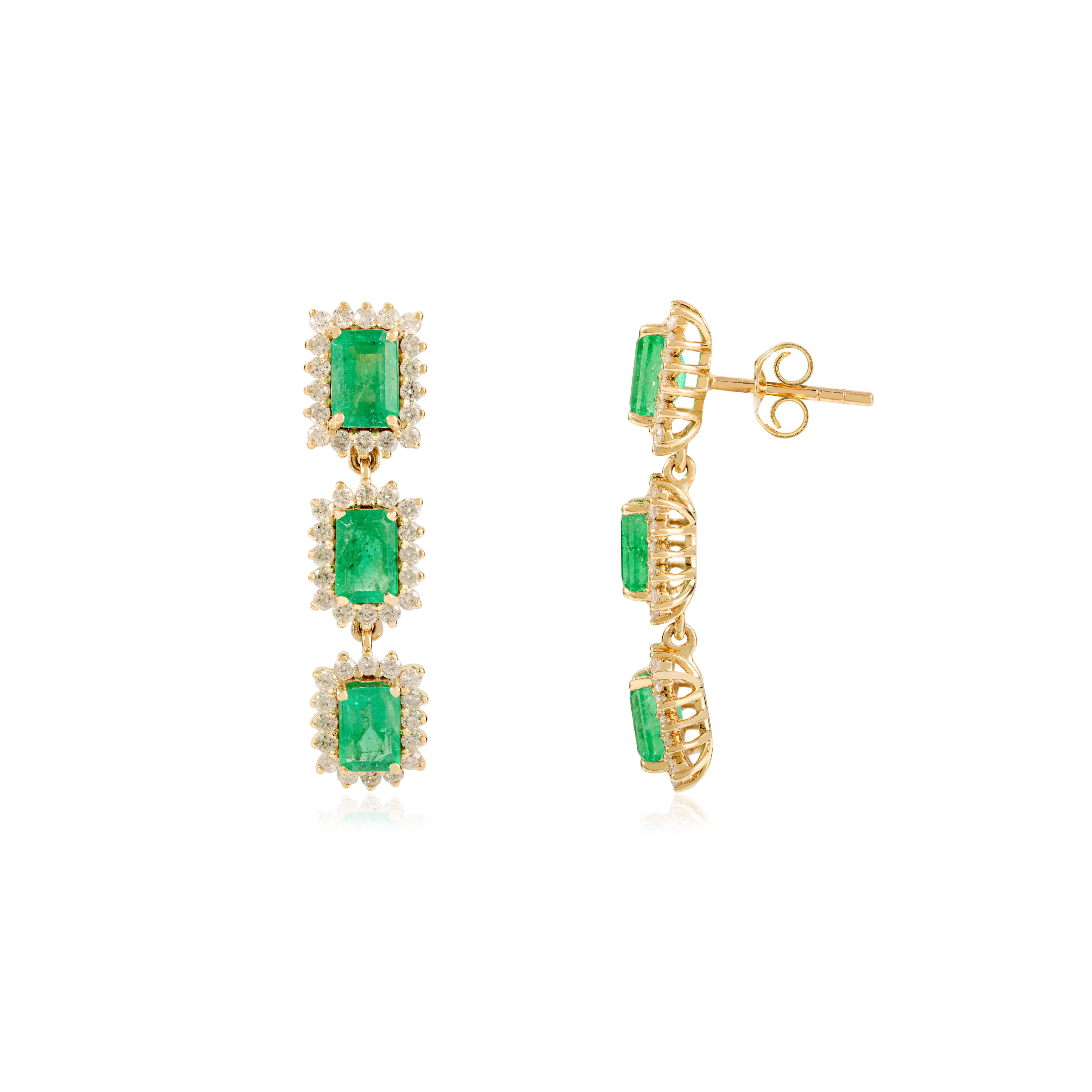Statement 3.73Ct Emerald & 1.14Ct Diamonds Dangle Drop Earrings 14k Yellow Gold For Sale 1