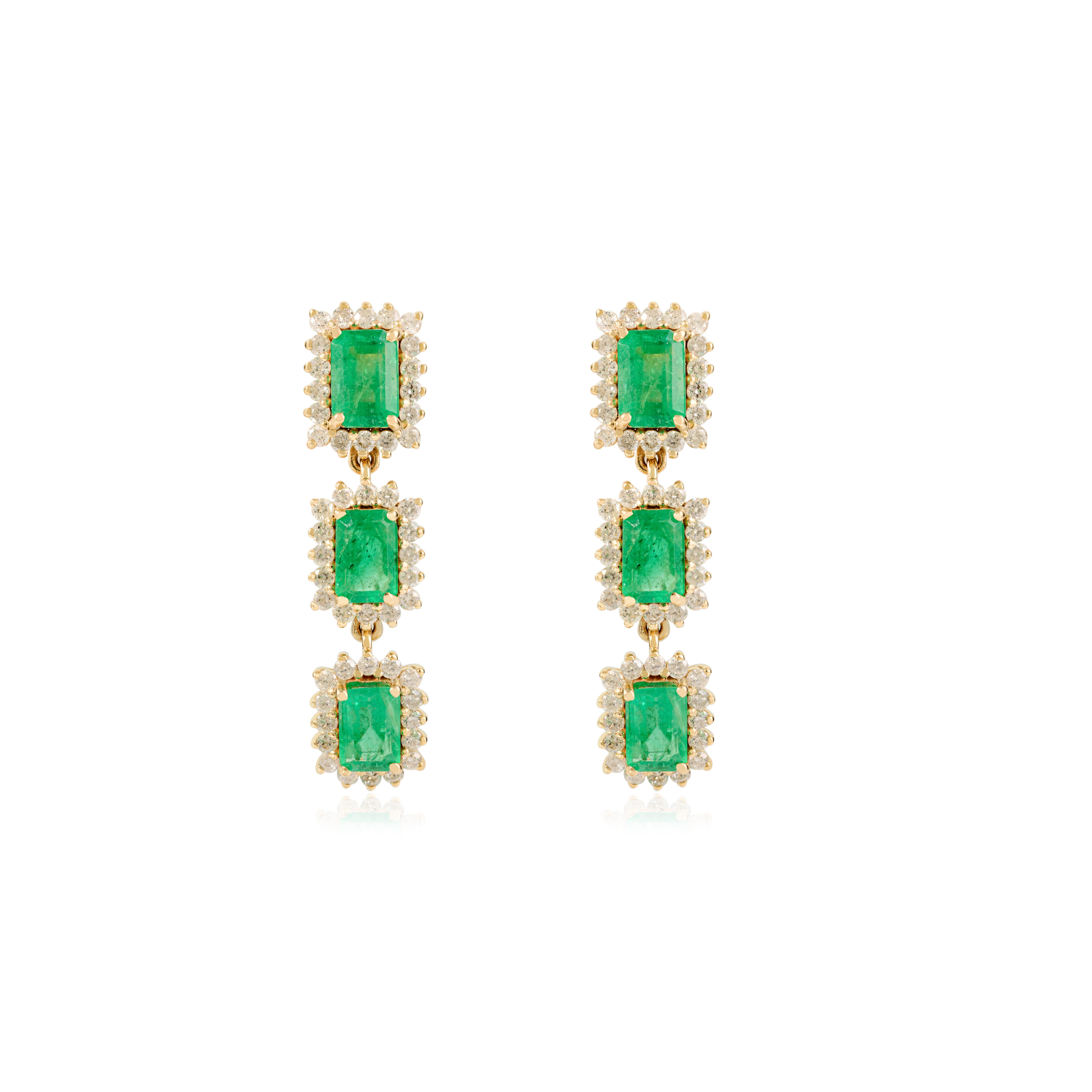 Statement 3.73Ct Emerald & 1.14Ct Diamonds Dangle Drop Earrings 14k Yellow Gold For Sale 3