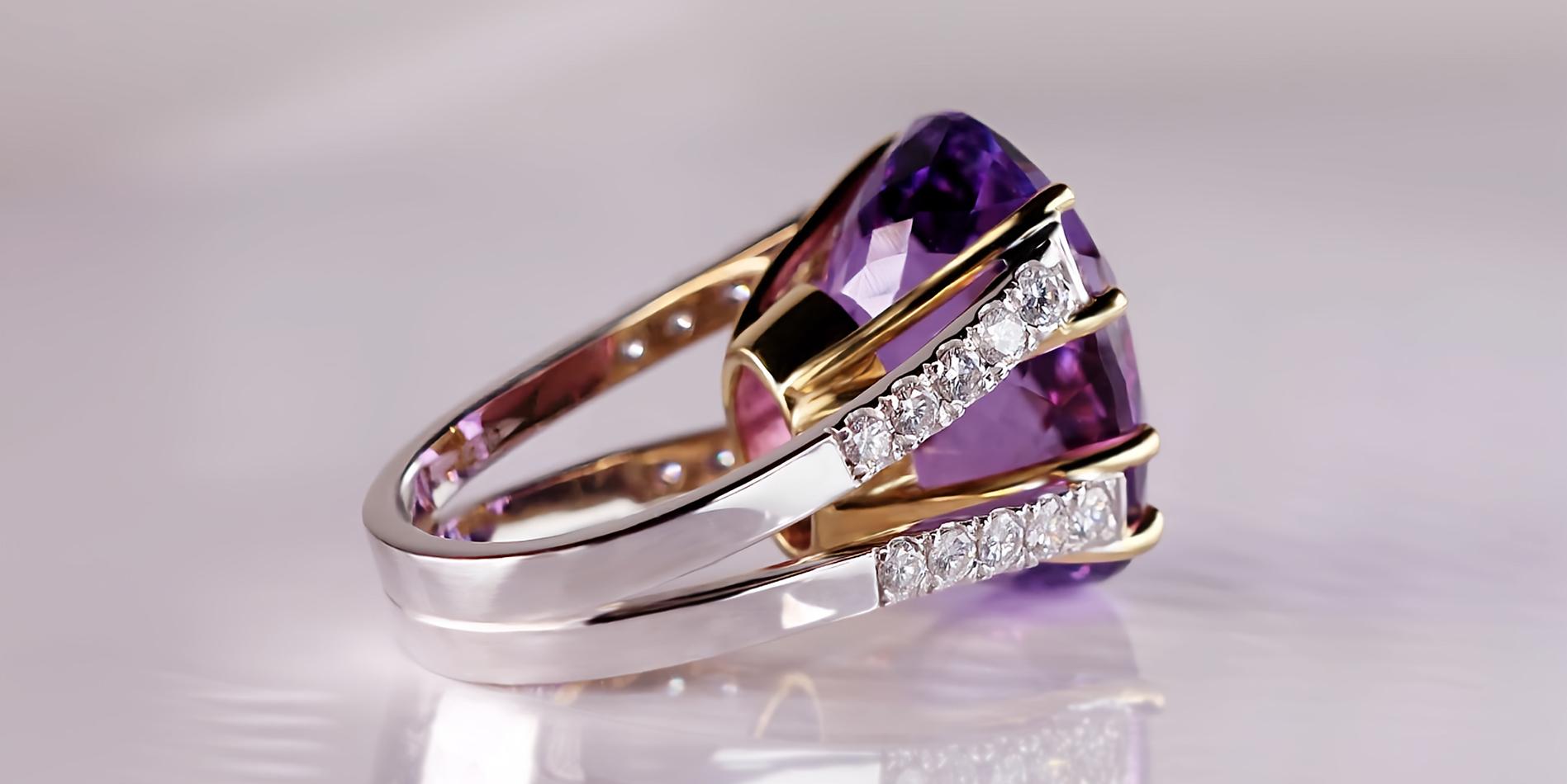 Statement 39.25 ct Amethyst & 1.03 ct Diamond Ring in Elegant 18kt White & Yello In New Condition For Sale In Lugano, CH