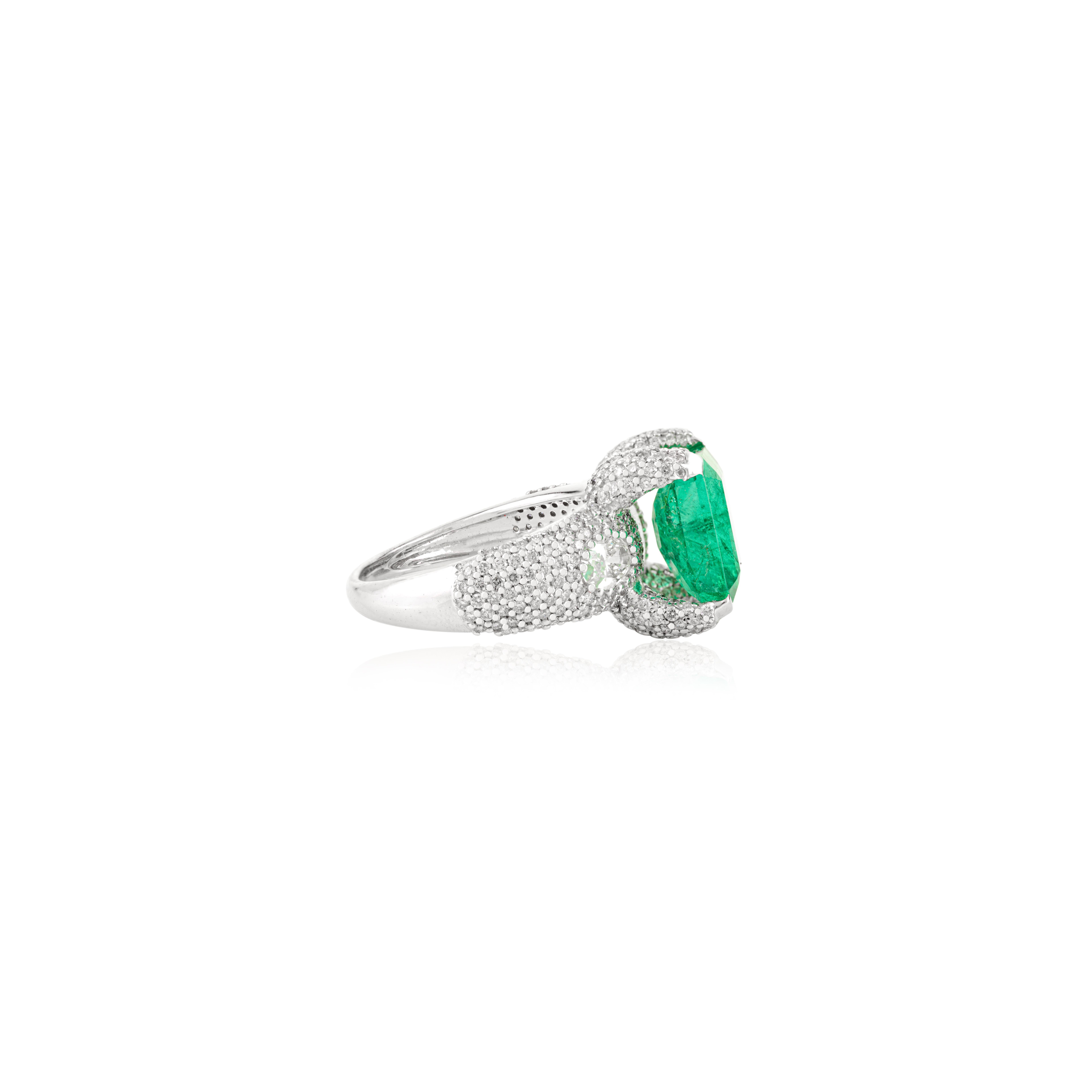 En vente :  Bague cocktail en or blanc 18k avec émeraude 4,55 CTW et diamant 2,24 CTW 7