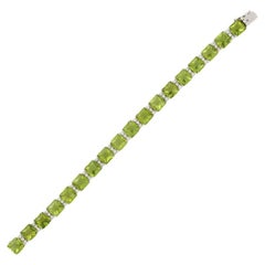 Bracelet fantaisie en or blanc massif 18 carats avec péridots de 58,5 carats et diamants