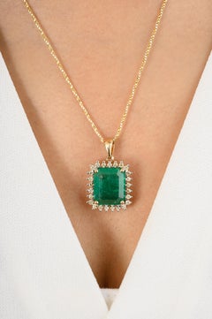 Pendentif d'affirmation 6,04 carats, émeraude octogonale halo de diamants en or jaune massif 14 carats