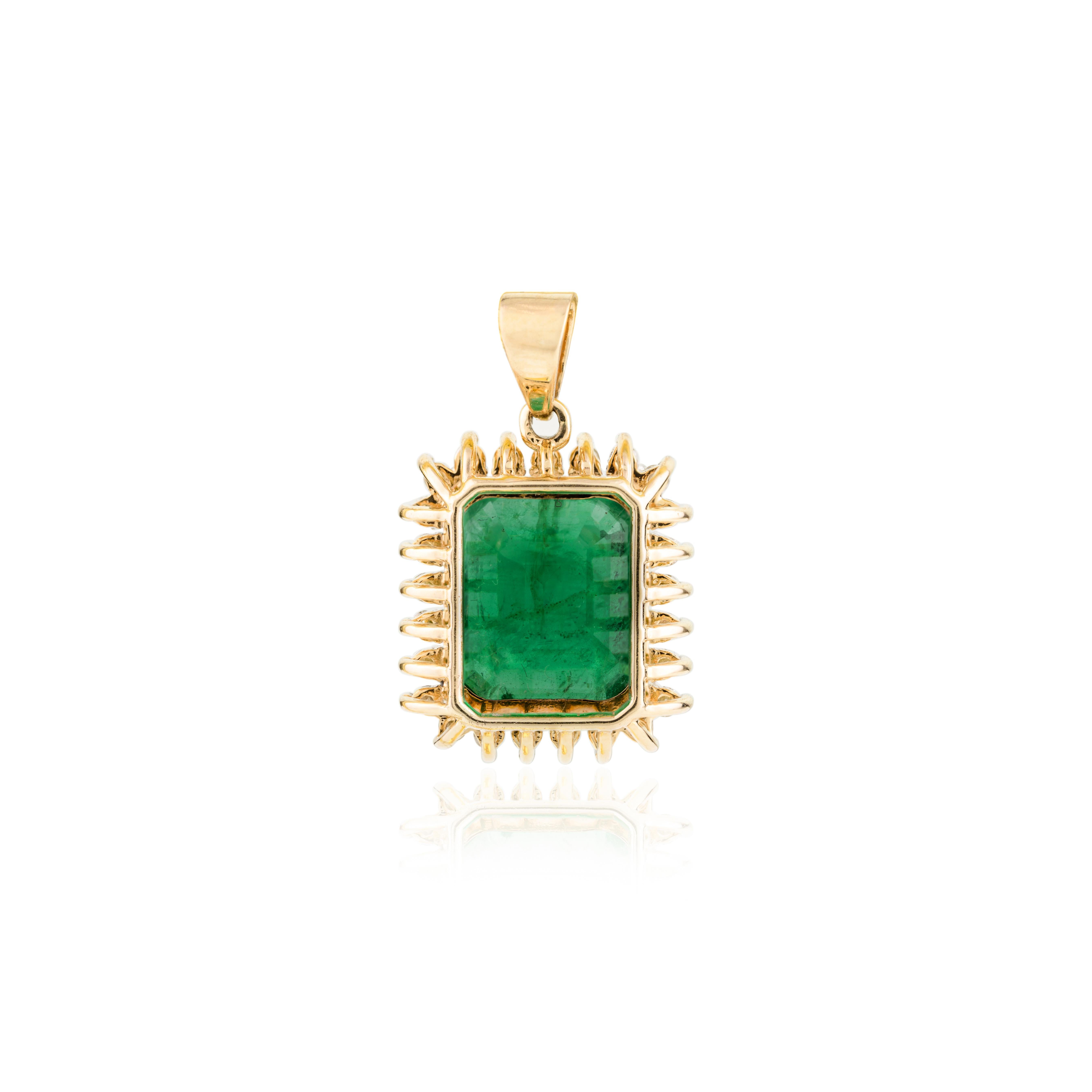 Pendentif d'affirmation 6,04 carats, émeraude octogonale halo de diamants en or jaune massif 14 carats Neuf - En vente à New York, NY