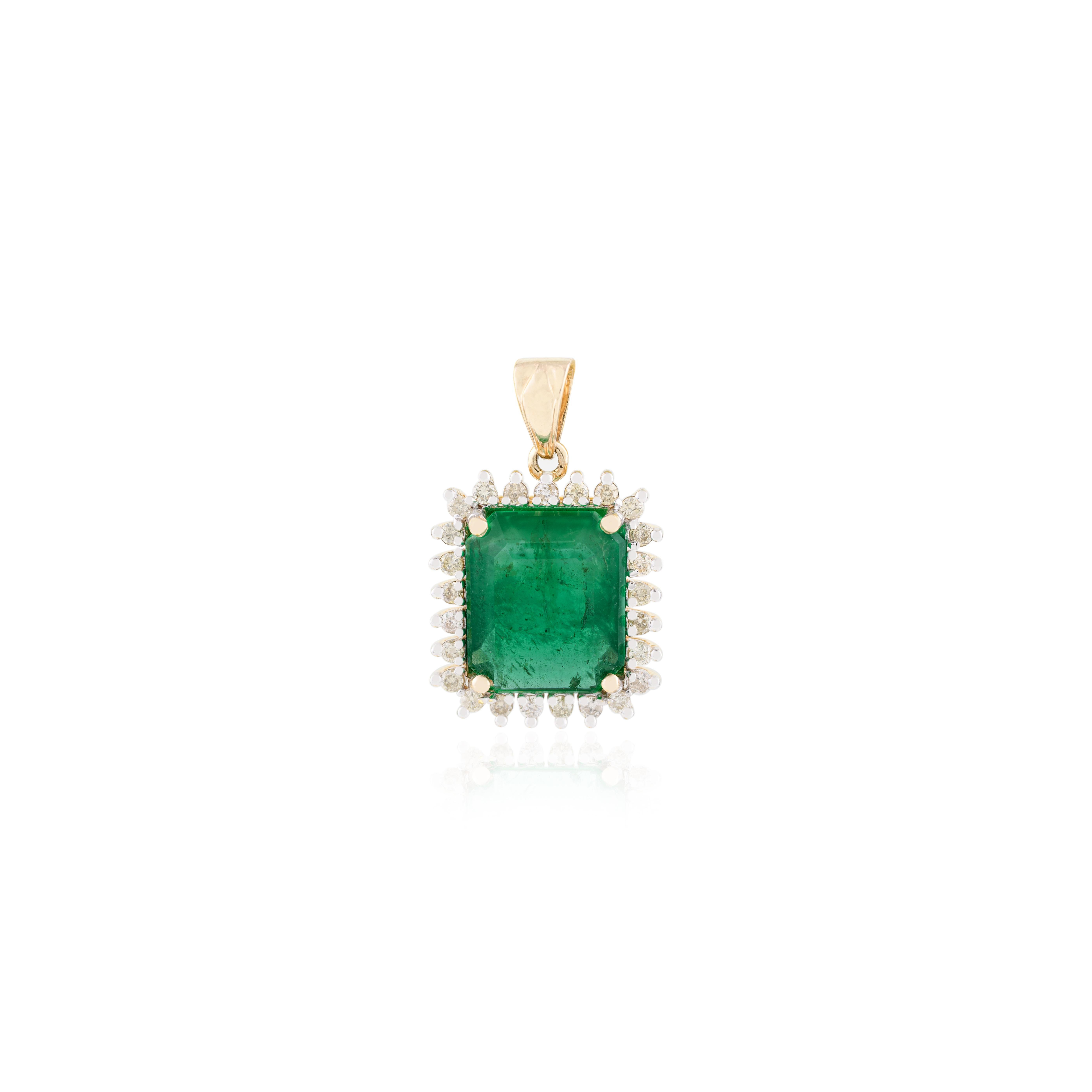 Pendentif d'affirmation 6,04 carats, émeraude octogonale halo de diamants en or jaune massif 14 carats en vente 2