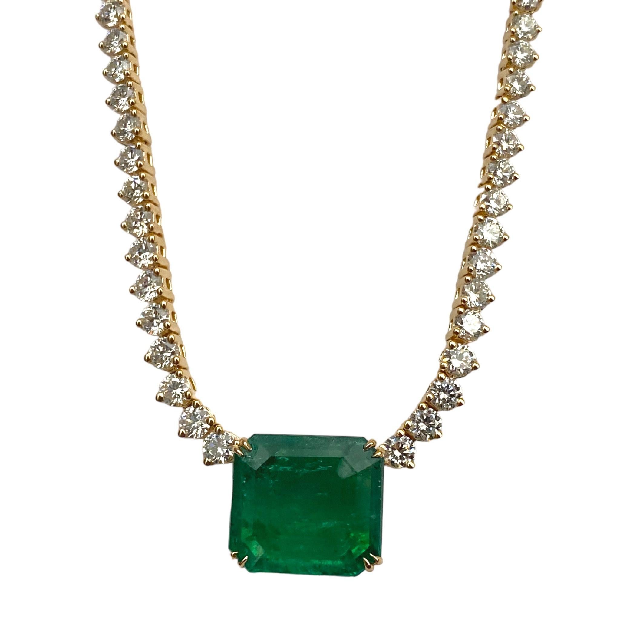 Pear Cut Statement 6.5 ct Emerald cut Emerald and Graduated Diamond Necklace For Sale