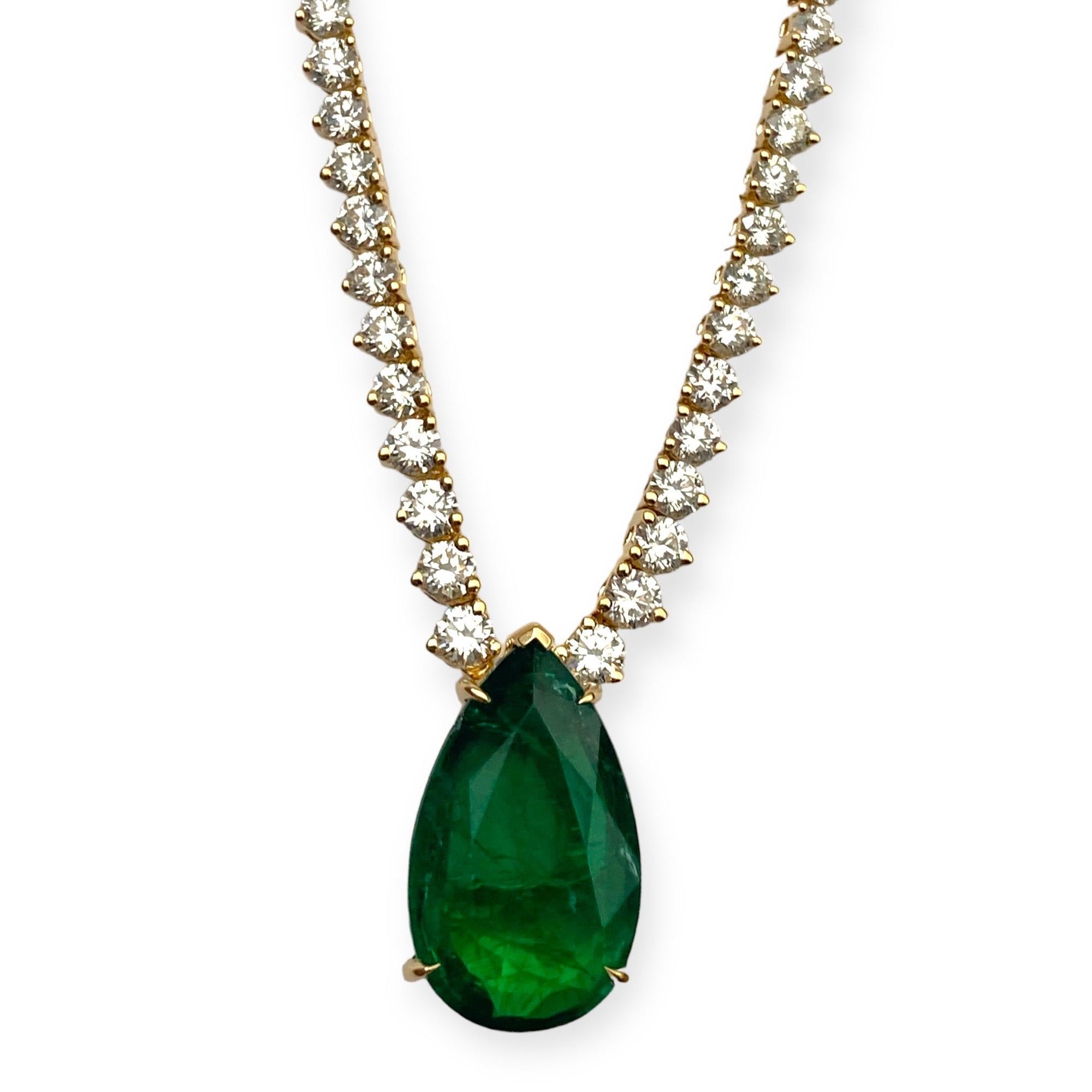 Women's or Men's Statement 7.3 ct Pear shaped Emerald and Graduated Diamond Necklace For Sale