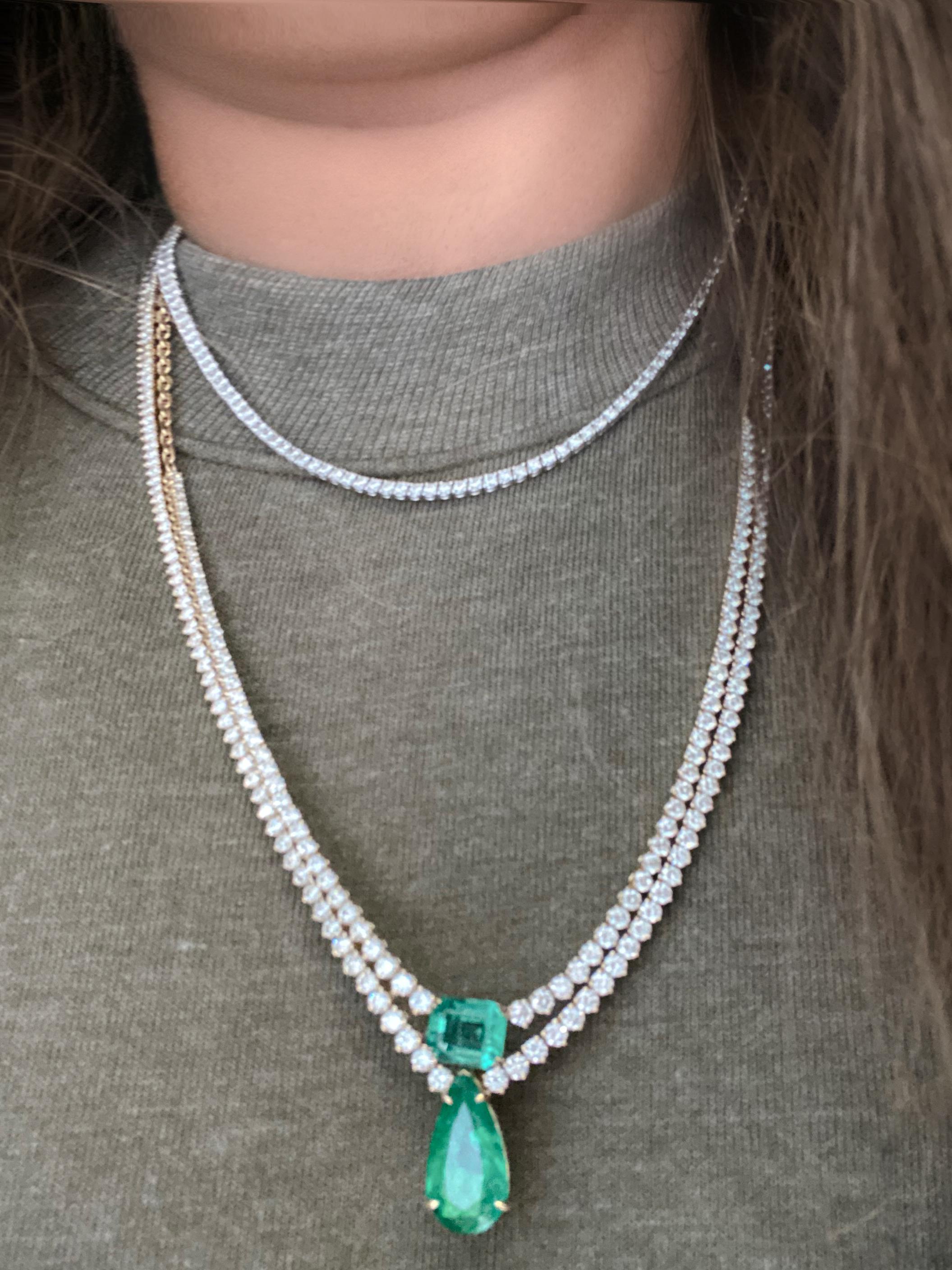 Statement 7.3 ct Pear shaped Emerald and Graduated Diamond Necklace In New Condition For Sale In Houston, TX