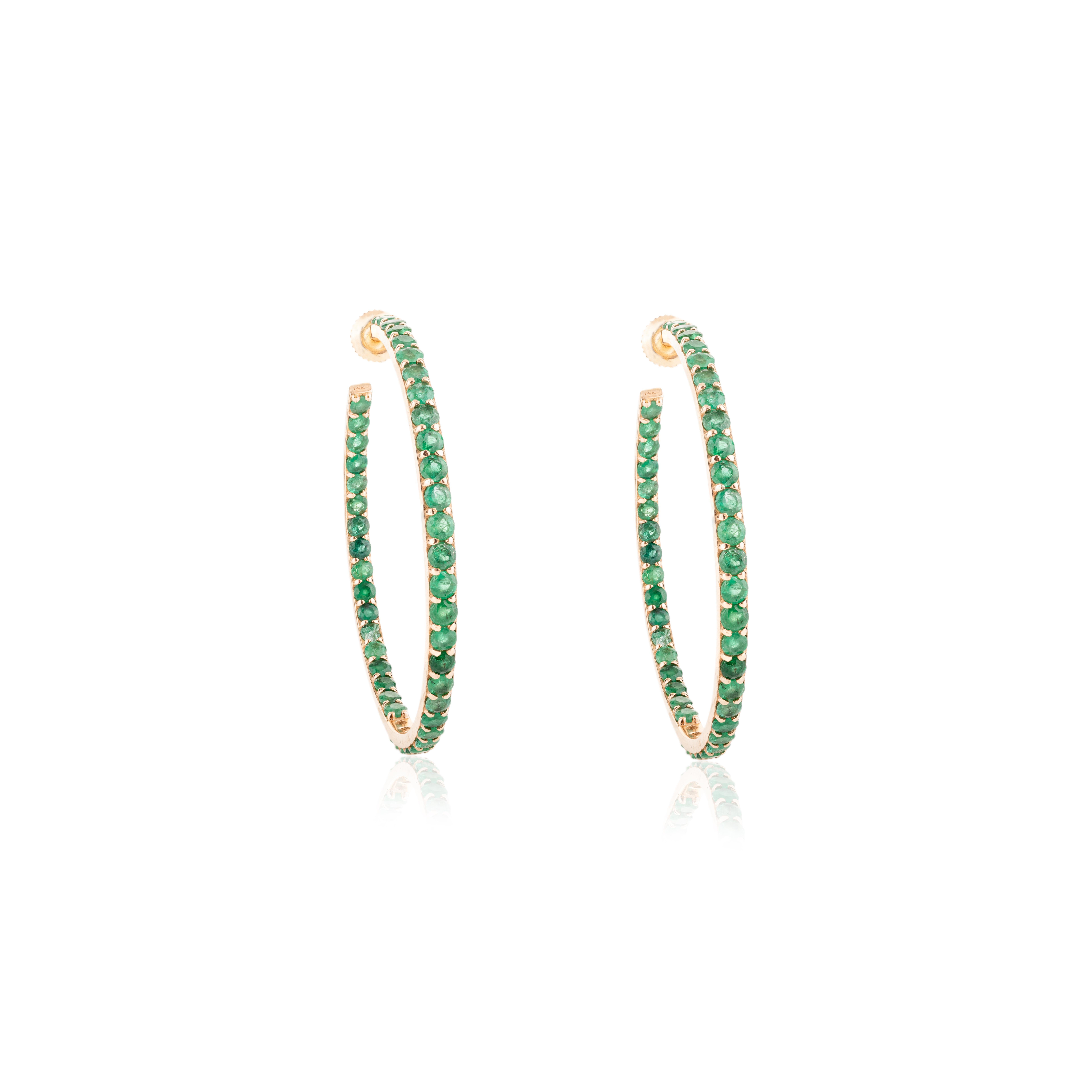 Boucles d'oreilles pour elle en or jaune massif 14k avec émeraude de 7,33 carats en vente 1