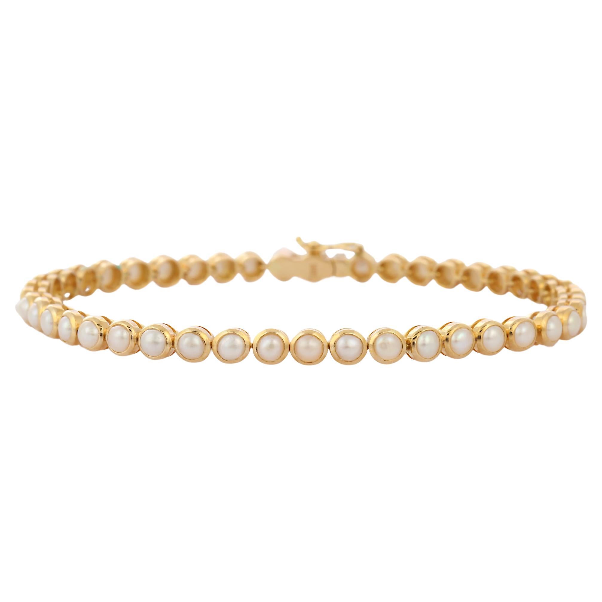 Statement 7.35 Ct Pearl Bracelet in 18 Karat Yellow Gold For Sale