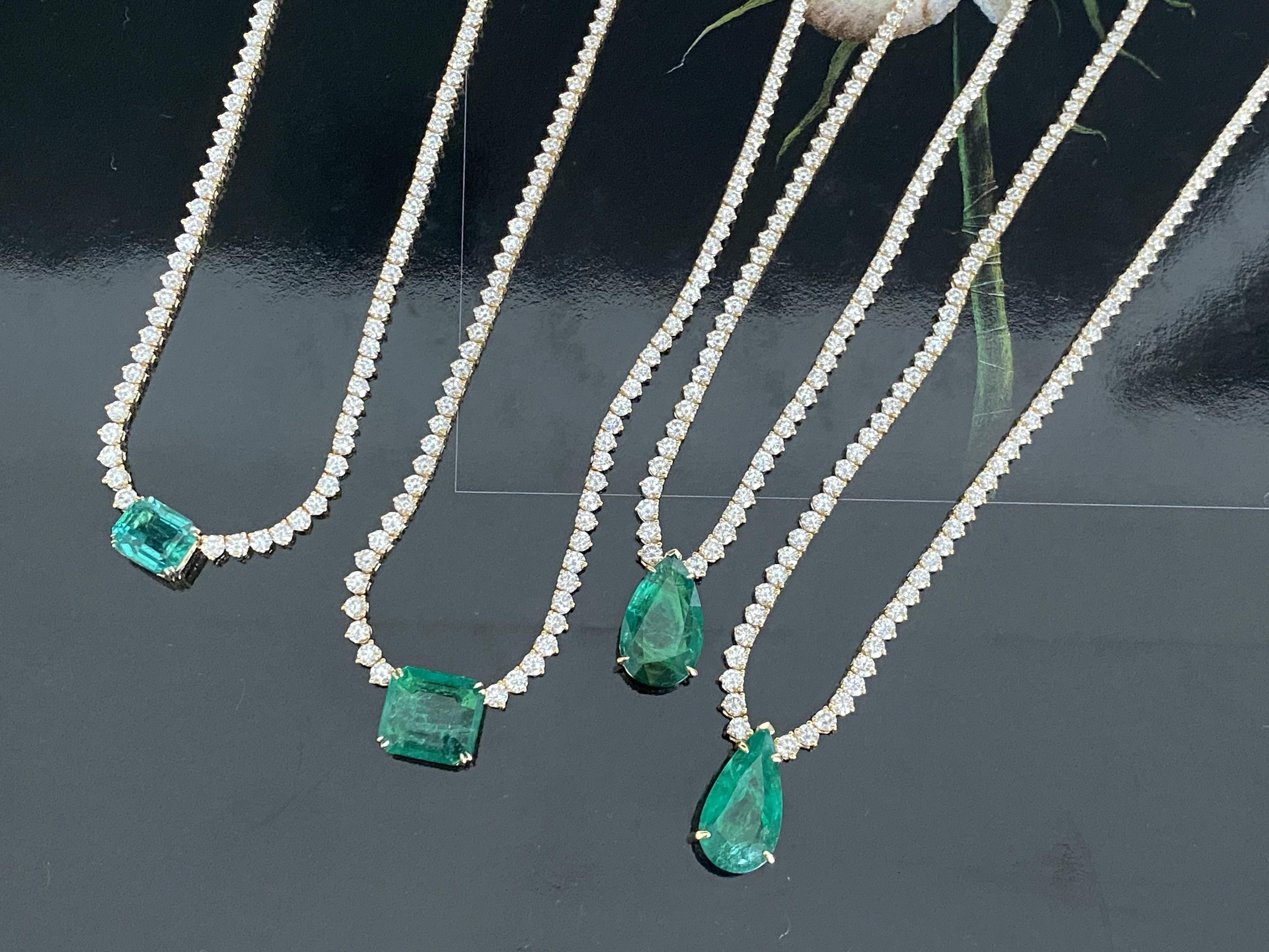Collana dichiarata con smeraldo e diamanti graduati da 7,5 carati In condizioni Nuovo in vendita a Houston, TX