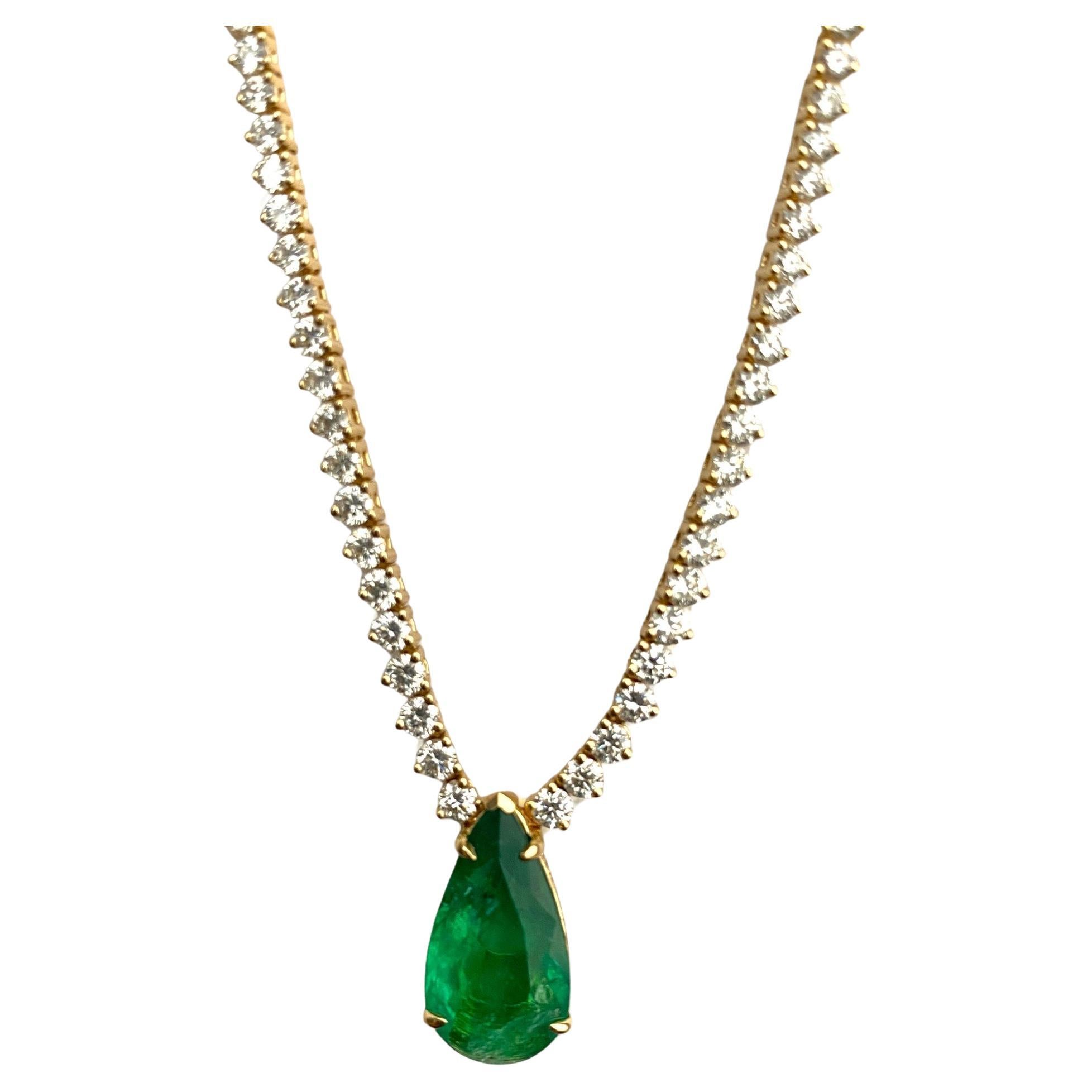 Statement 7.5 ct Emerald and Graduated Diamond Necklace For Sale