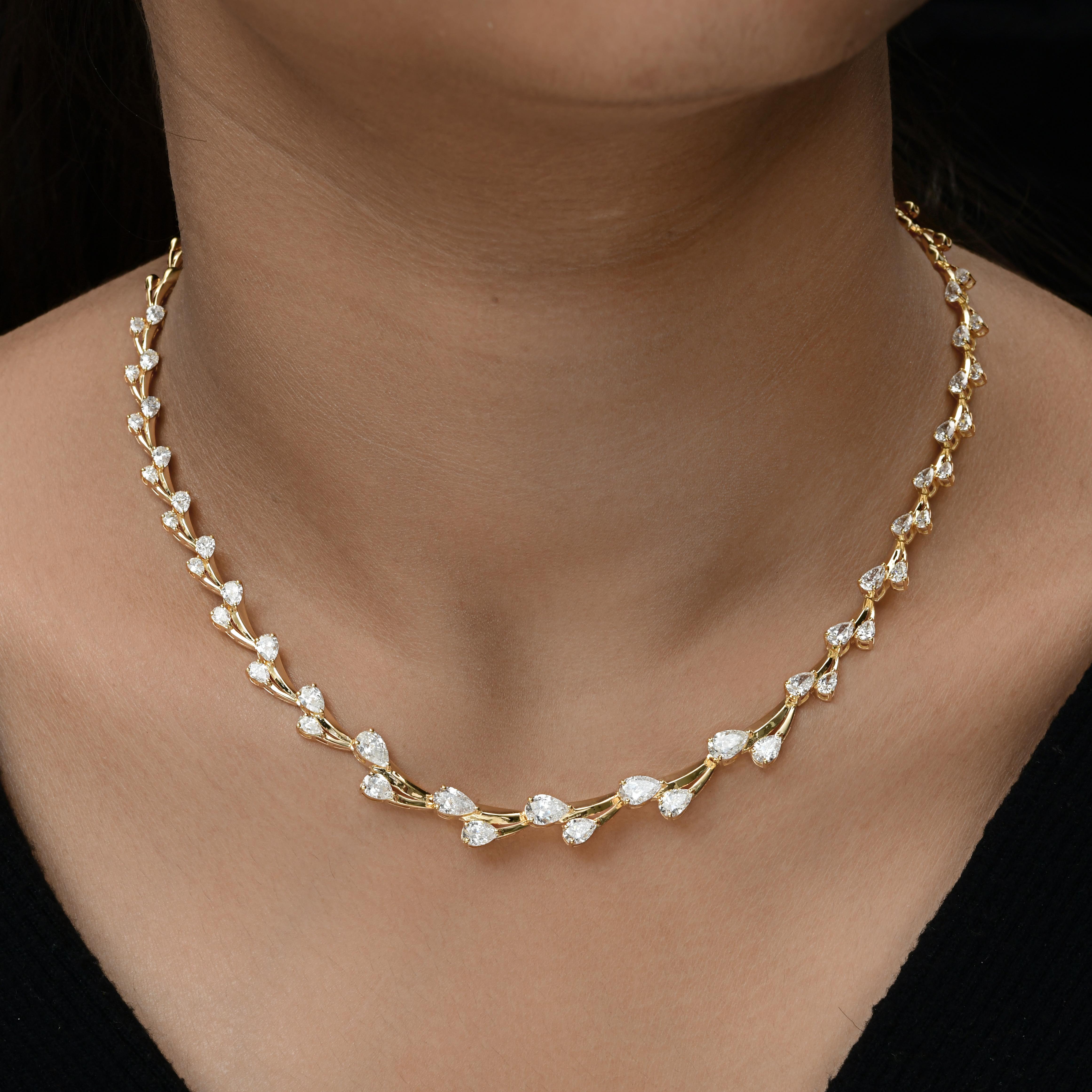 Collana da sposa con collare in oro giallo 14K con diamanti taglio pera SI/HI da 7,78 carati.
Questa collana è realizzata con precisione per evidenziare sia l'arte moderna che il lusso classico. La base in oro massiccio offre un calore radioso che