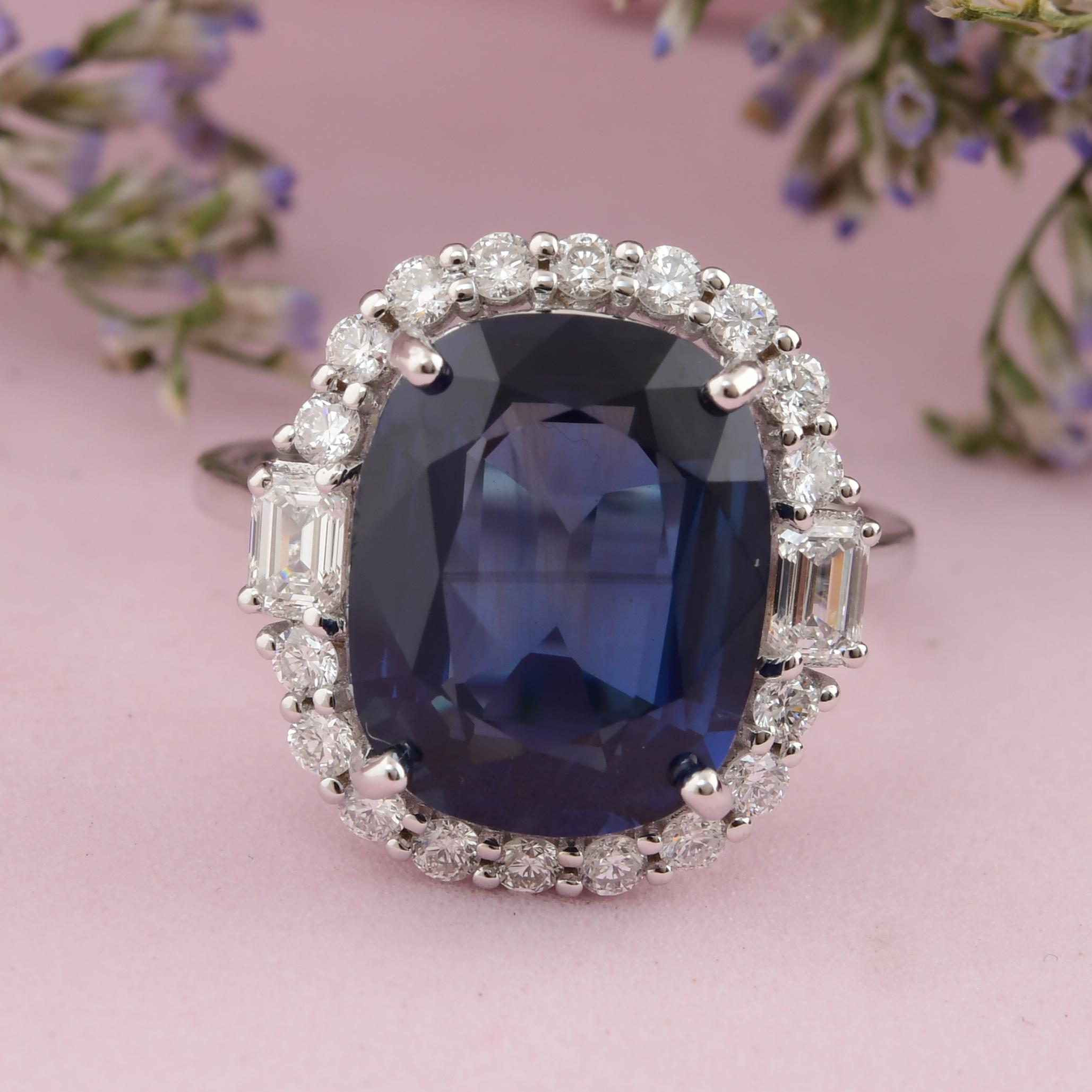 En venta: Declaración 7.89Tcw Zafiro Azul Halo Anillo de Aniversario Diamante 14K Oro Blanco  3