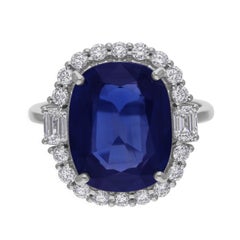 Anello di anniversario con diamante aureolato e zaffiro blu da 7,89Tcw, oro bianco 14K