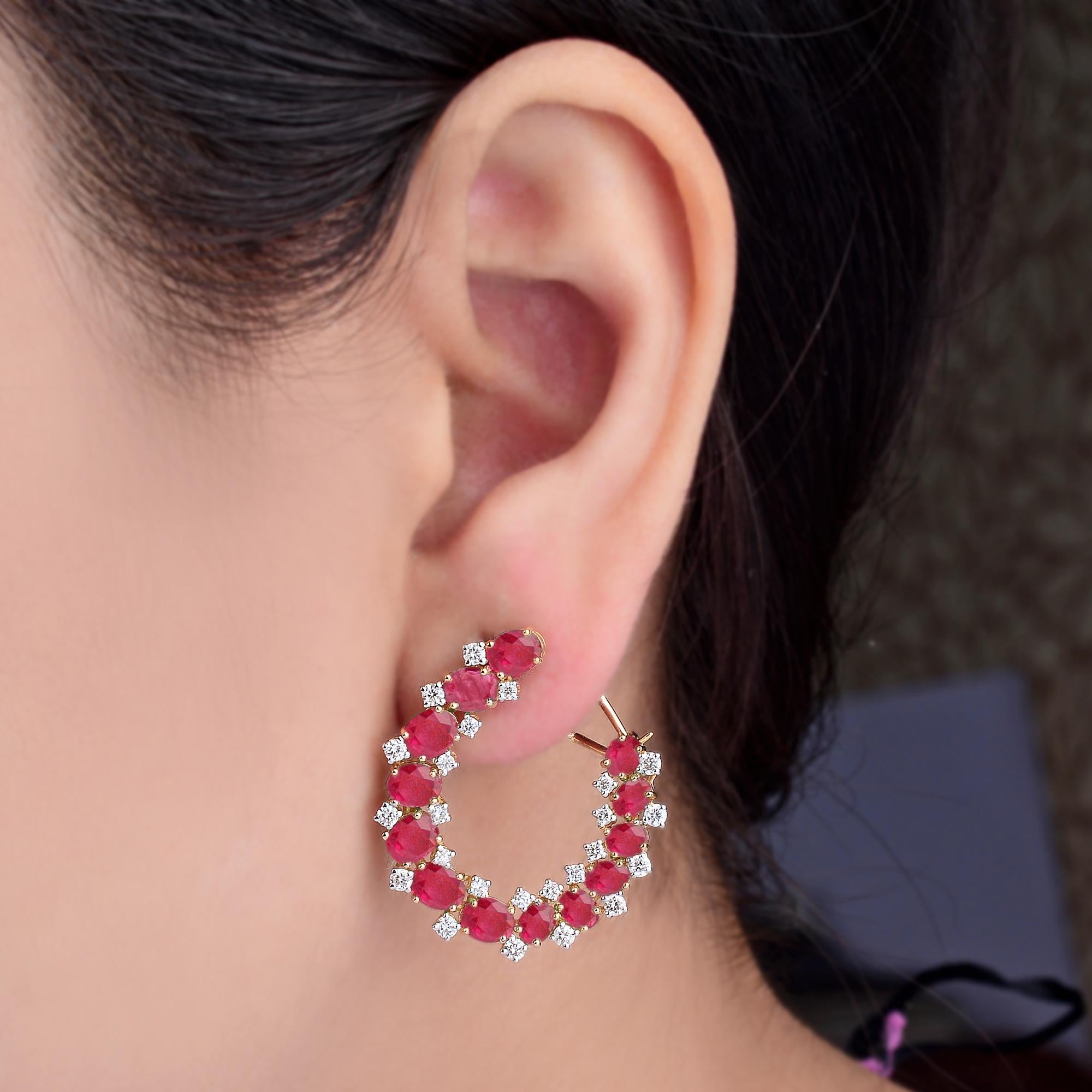 Code d'article :- SEE-1390
Poids brut :- 13.36 gm
Or jaune 18k Poids :- 11.33 gm
Poids du diamant :- 1,15 carat (DIAMANT DE CLARTÉ MOYENNE SI1-SI2 & COULEUR H-I)
Poids du rubis :- 8,98 carats

✦ Taille
.....................
Nous pouvons adapter la