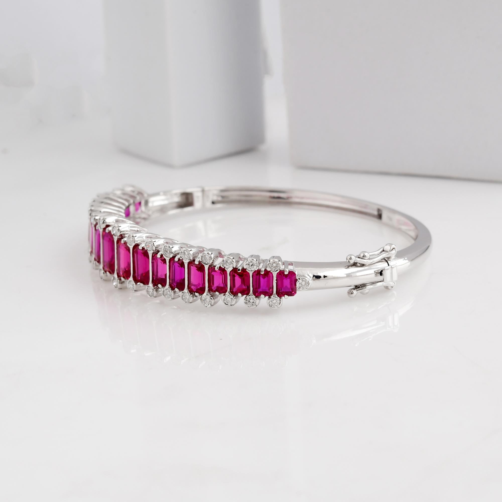 Moderne Bracelet de 9,20 carats de rubis et de diamants en or blanc 18 carats en vente