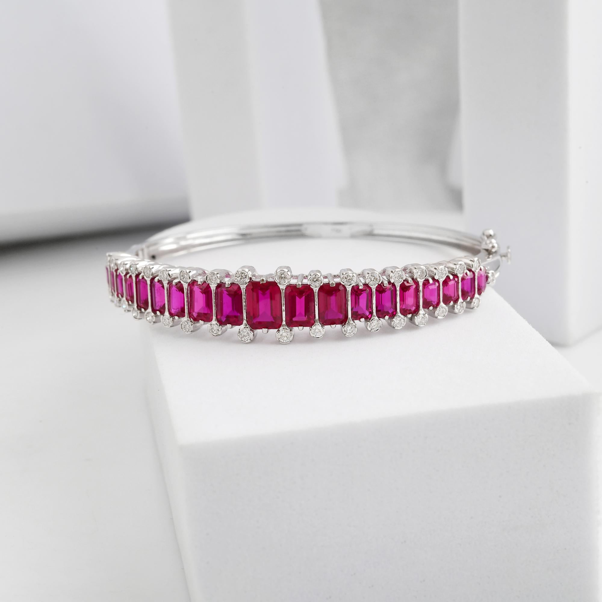 Bracelet de 9,20 carats de rubis et de diamants en or blanc 18 carats Neuf - En vente à Diera, Dubai