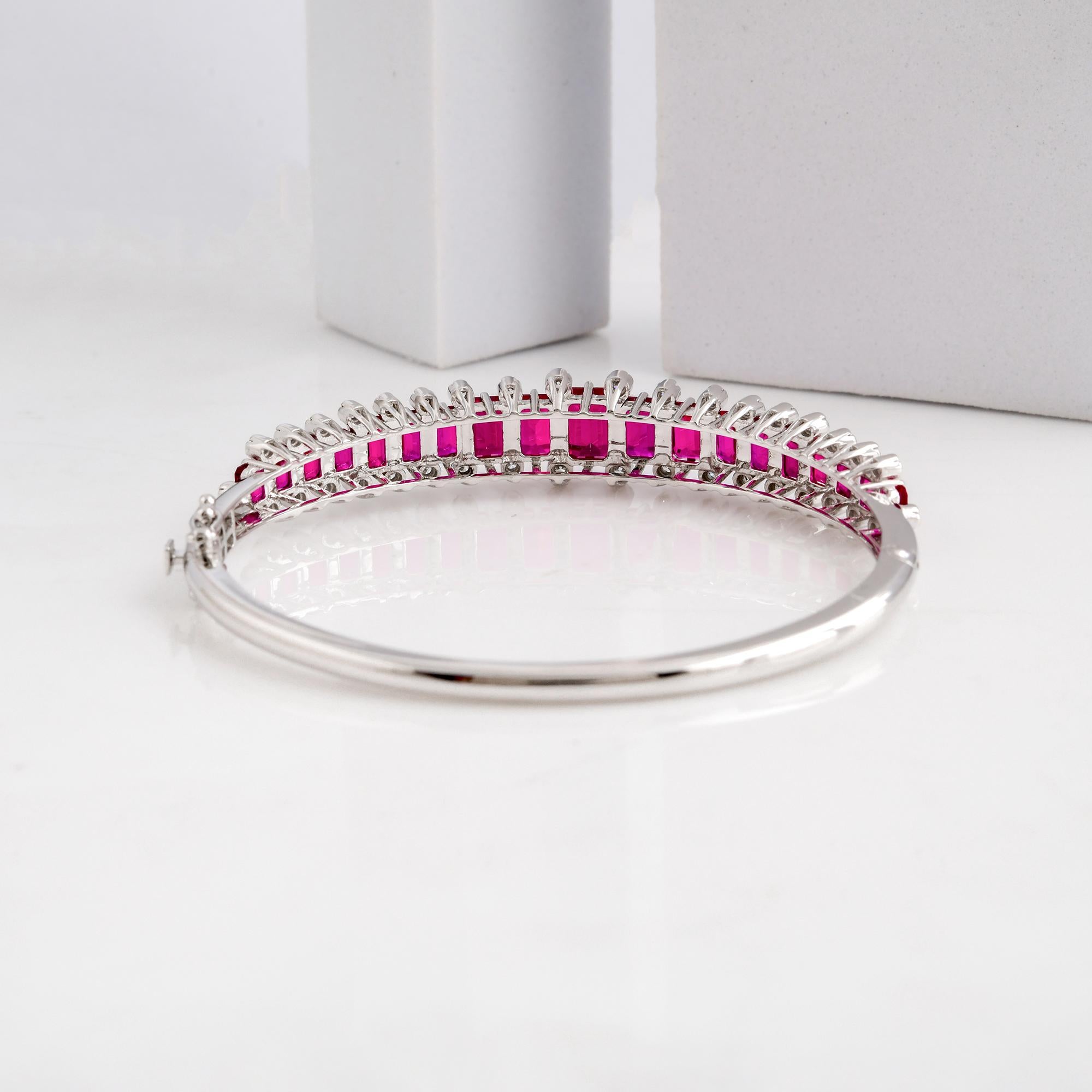Bracelet de 9,20 carats de rubis et de diamants en or blanc 18 carats en vente 3
