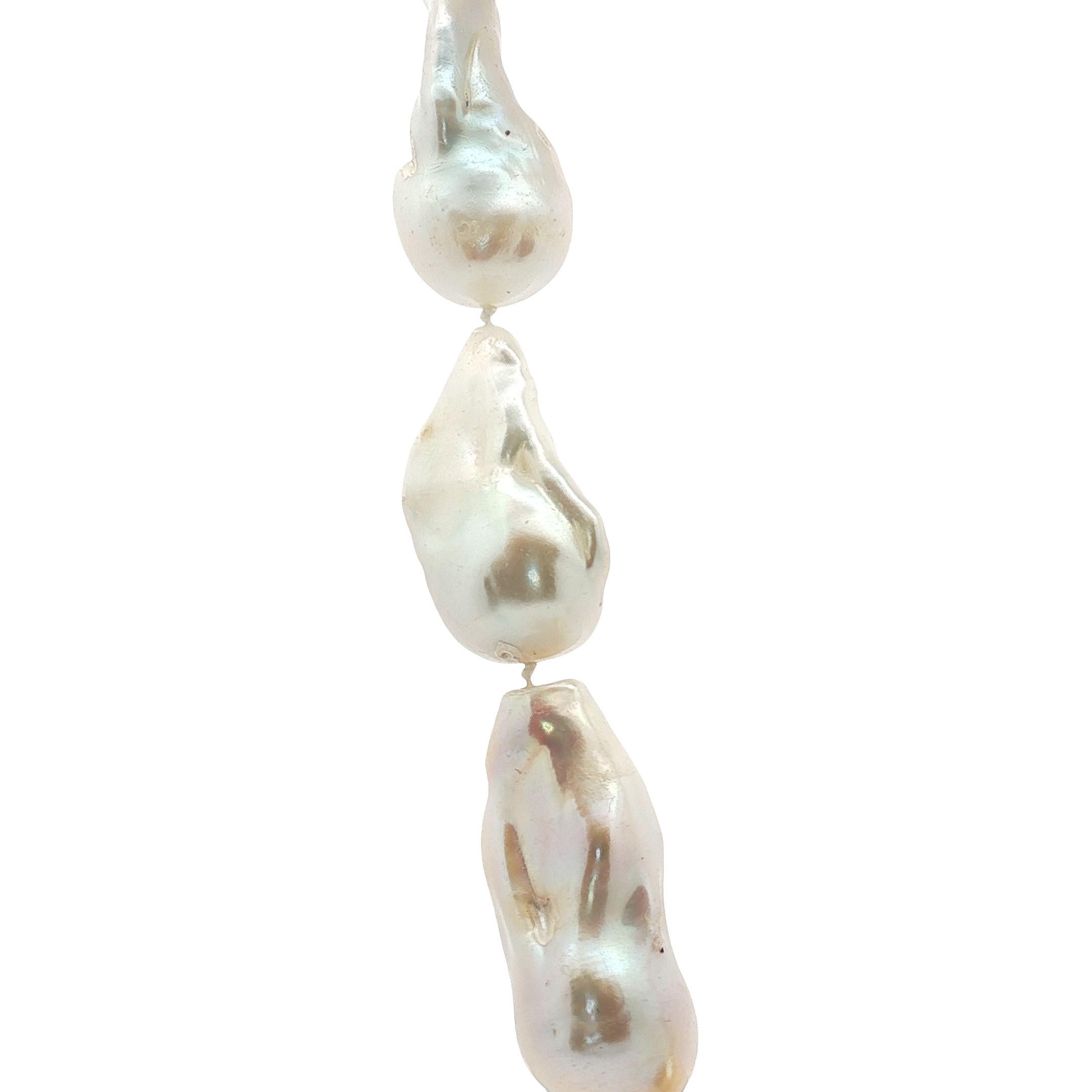 Collier de perles baroques graduées en or jaune 14 carats avec fermoir Ball, 45cm Neuf - En vente à AMSTERDAM, NL