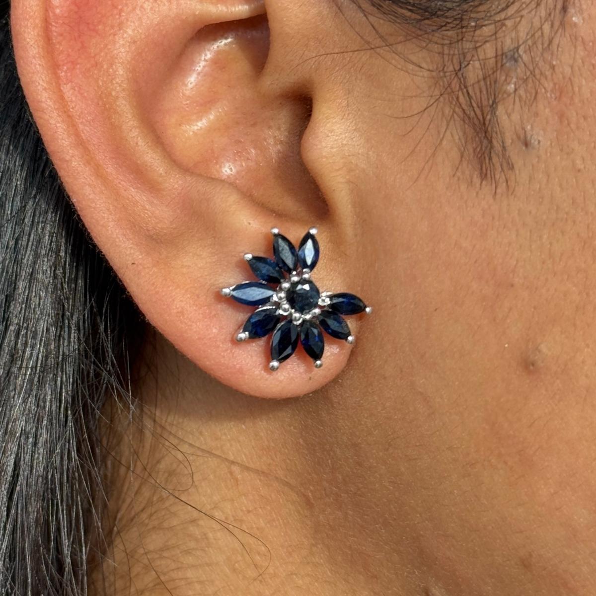 Statement Blue Sapphire Flower 925 Sterling Silver Studs Earring Gift for Mom For Sale 4