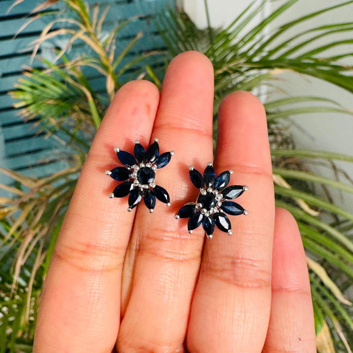 Statement Blue Sapphire Flower 925 Sterling Silver Studs Earring Gift for Mom For Sale 2