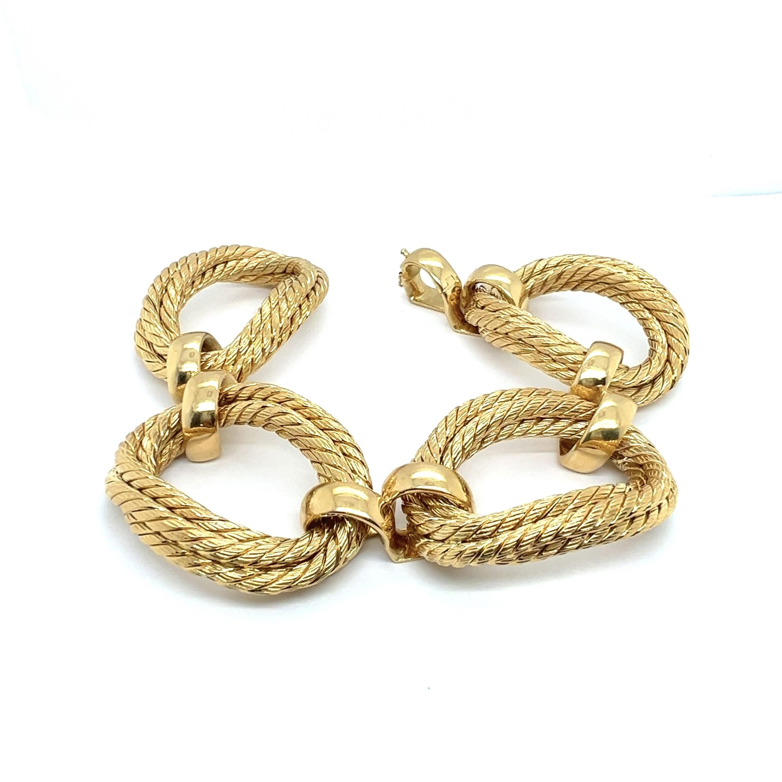 Statement Chain Bracelet in 18 Karat Yellow Gold  For Sale 5