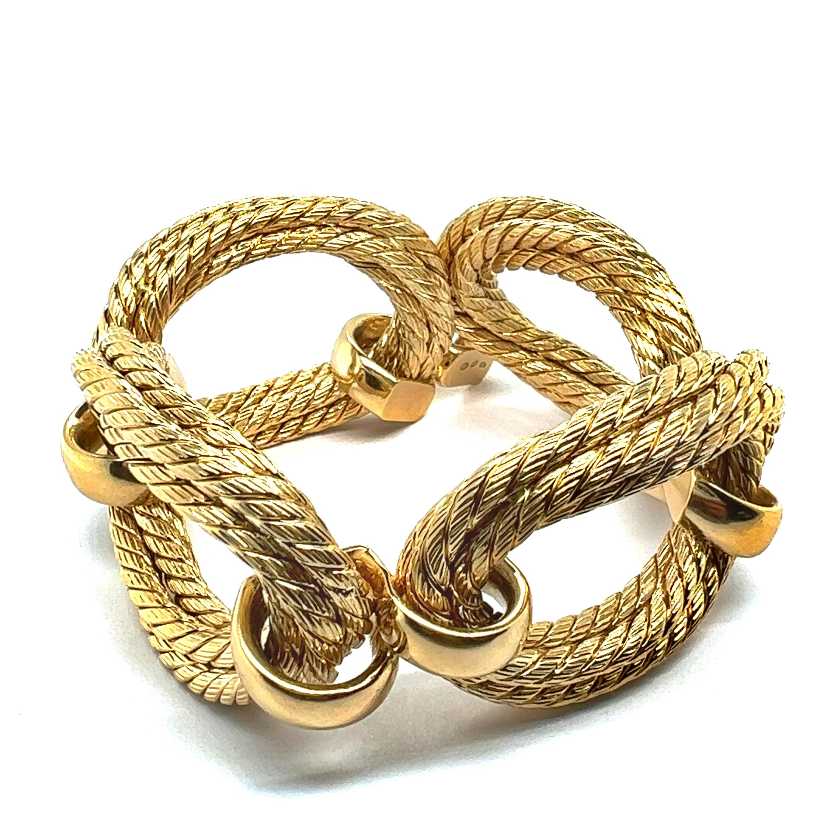 Statement Chain Bracelet in 18 Karat Yellow Gold  For Sale 8